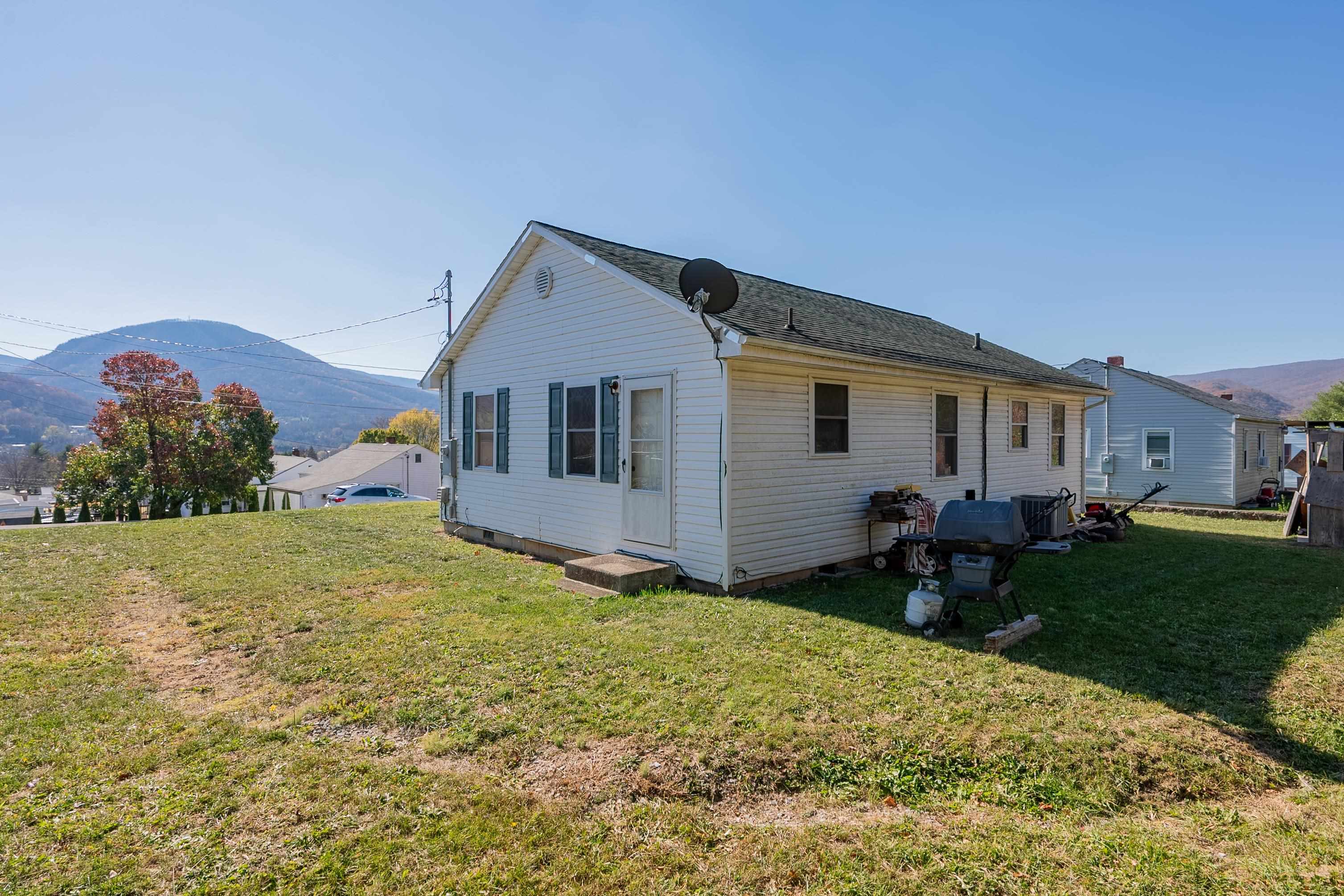 303 Fairview Street Narrows VA 24124