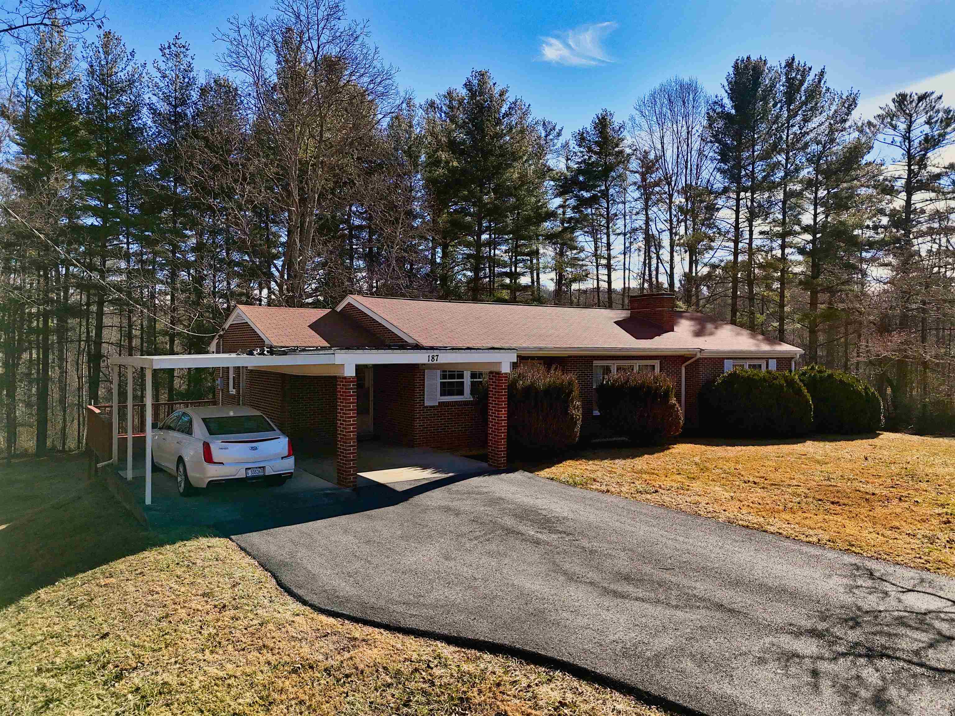 187 Christiansburg Pike NE Floyd VA 24091