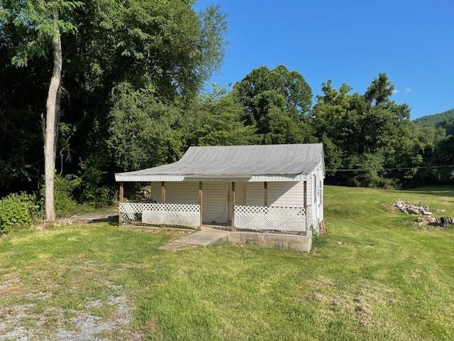 906 College Street Narrows VA 24124