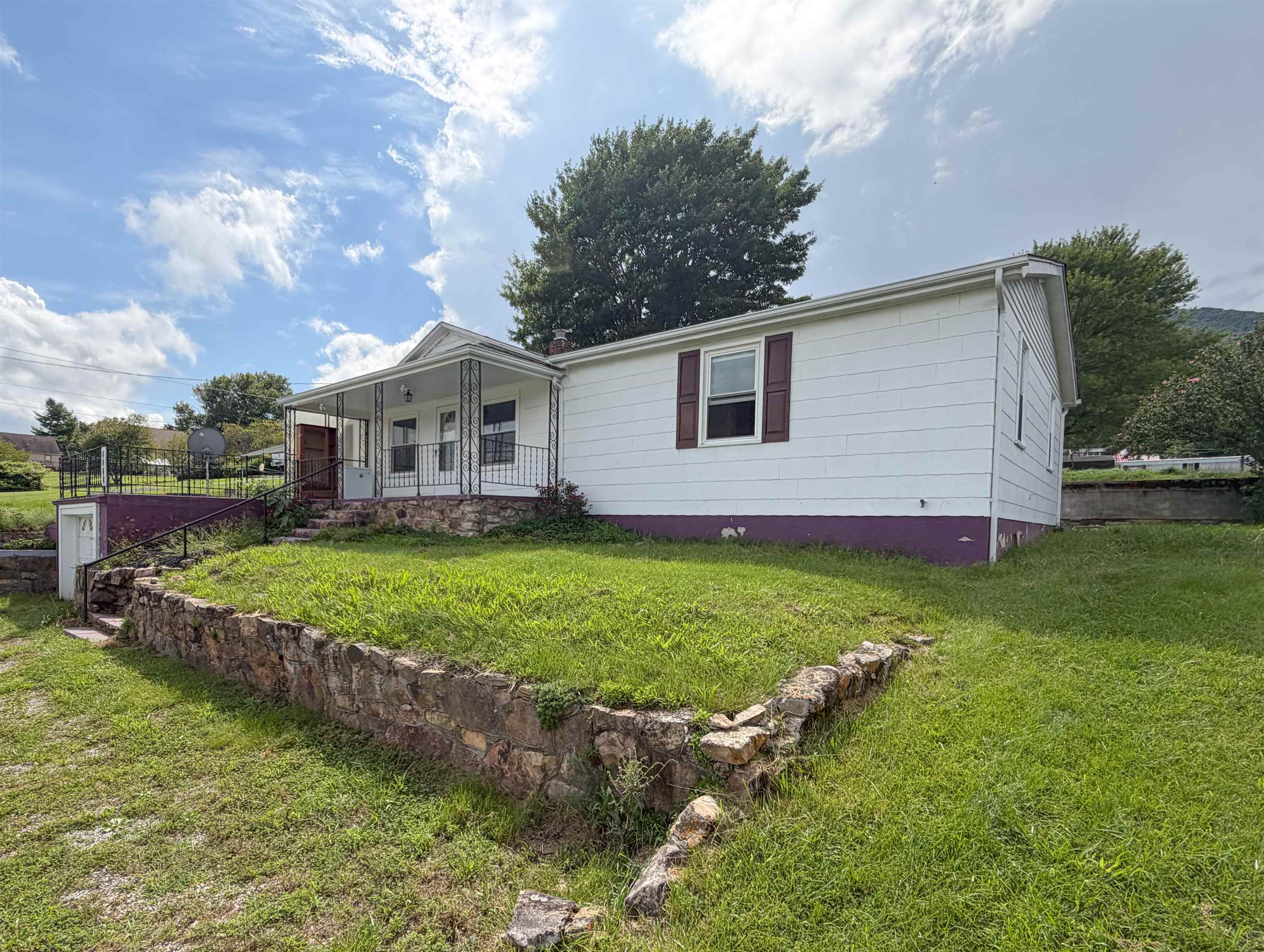 1066 Pulaski Giles Turnpike Pearisburg VA 24134