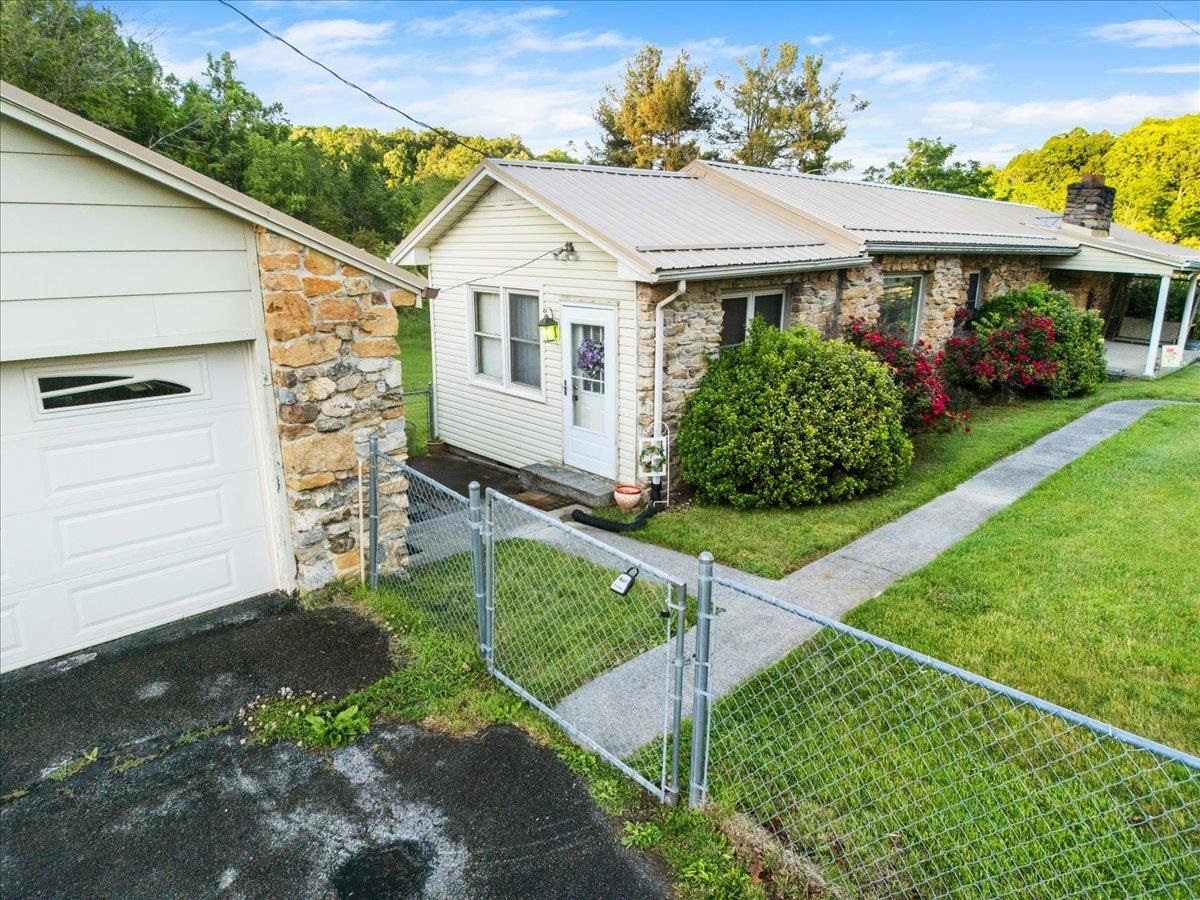 450 Mount Pleasant Roads Christiansburg VA 24073