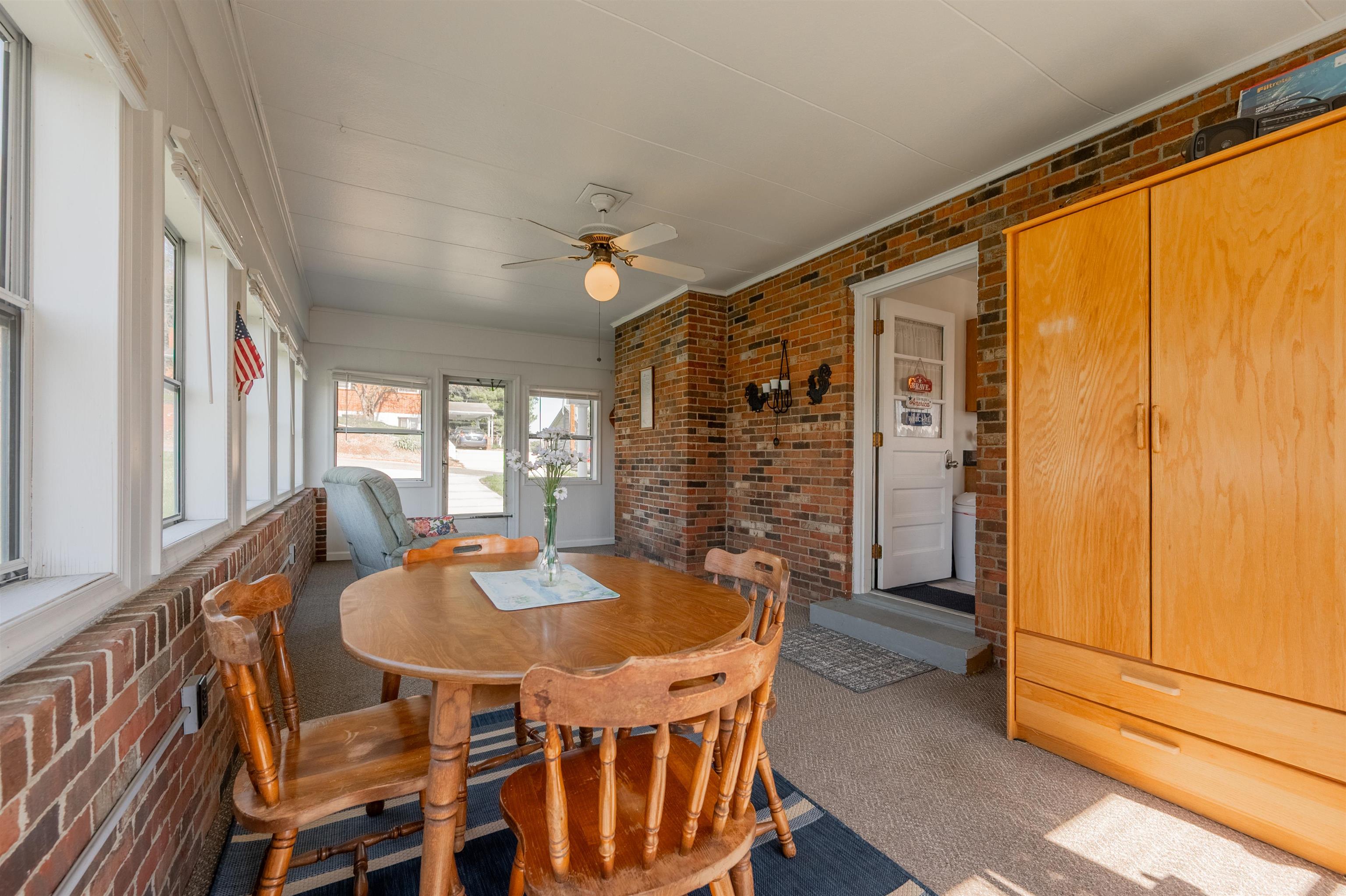 465 W Pine Street Wytheville VA 24382