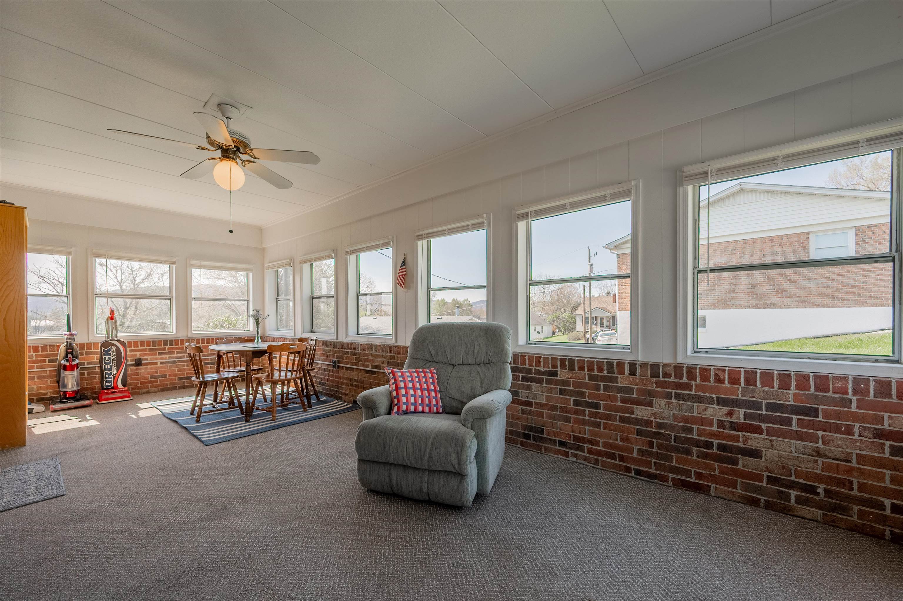 465 W Pine Street Wytheville VA 24382