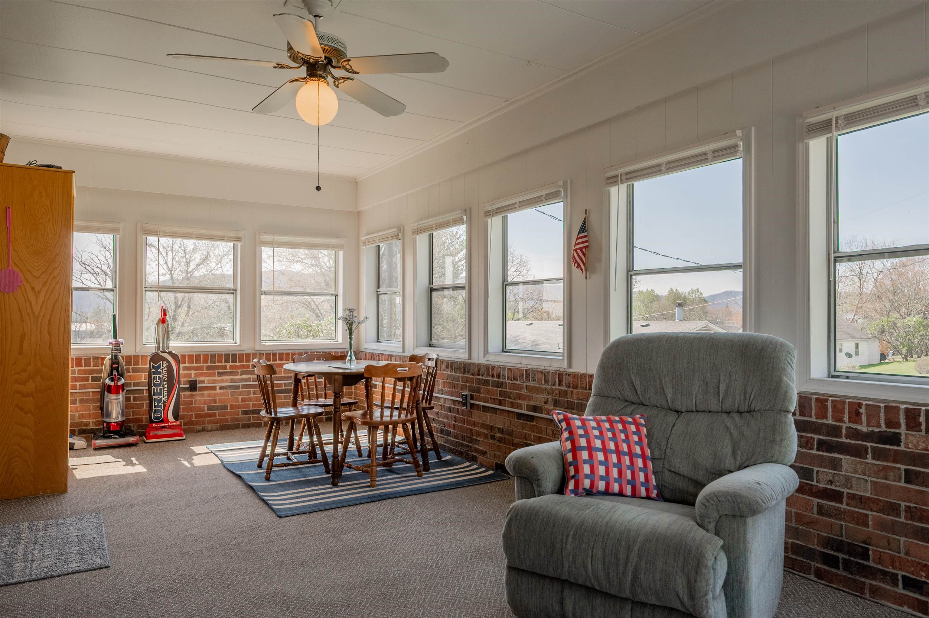 465 W Pine Street Wytheville VA 24382