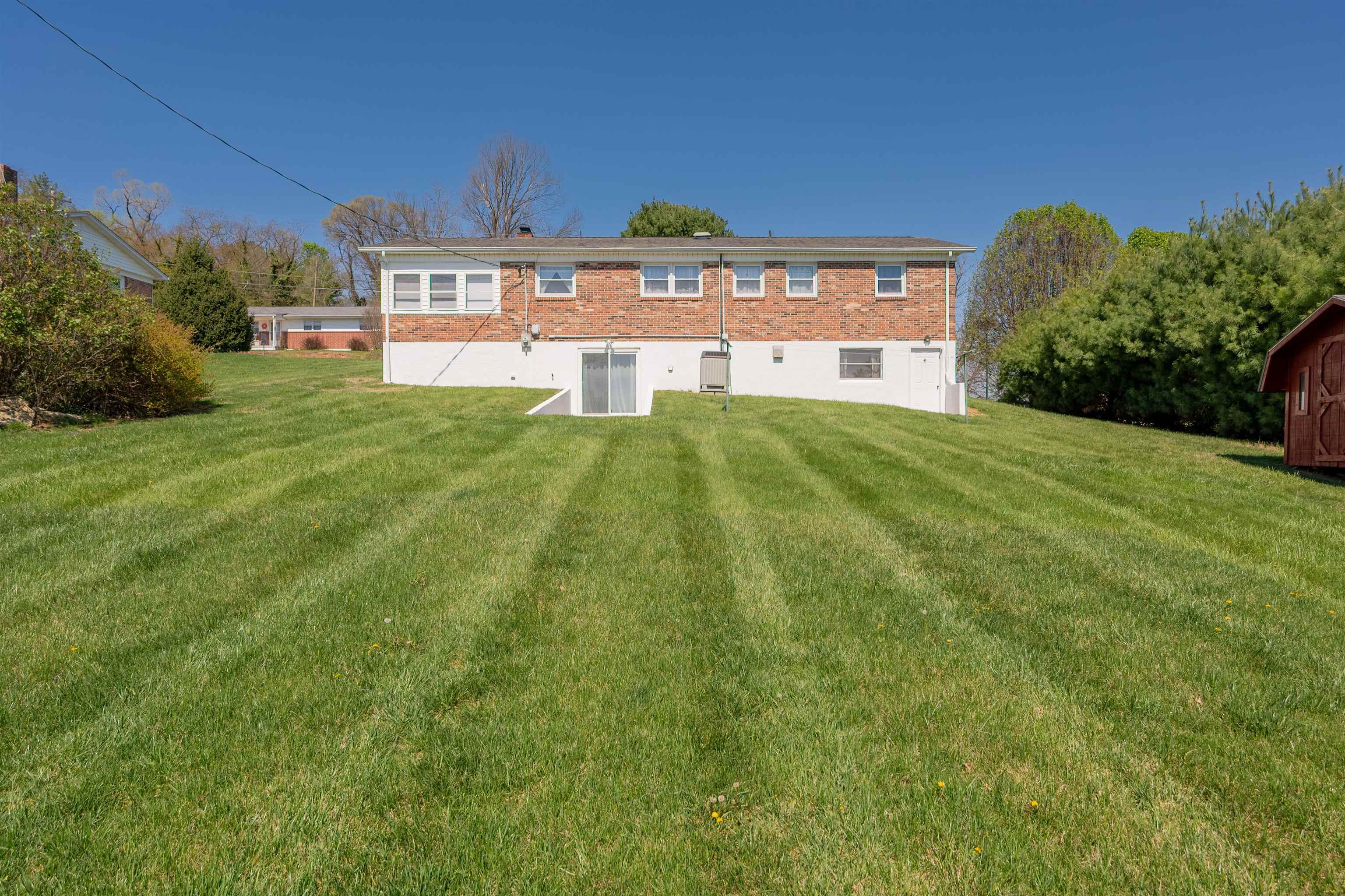 465 W Pine Street Wytheville VA 24382