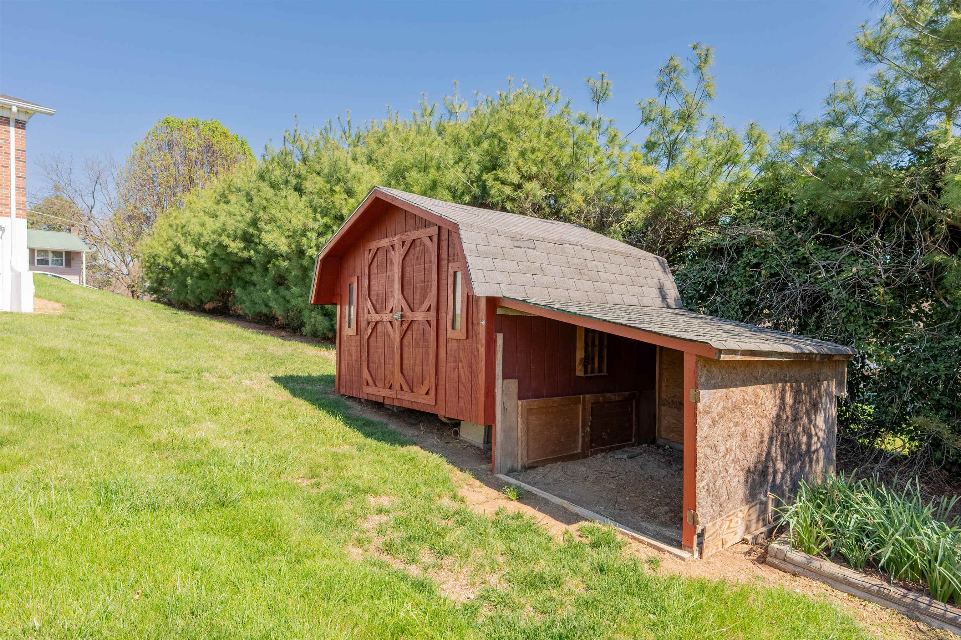 465 W Pine Street Wytheville VA 24382