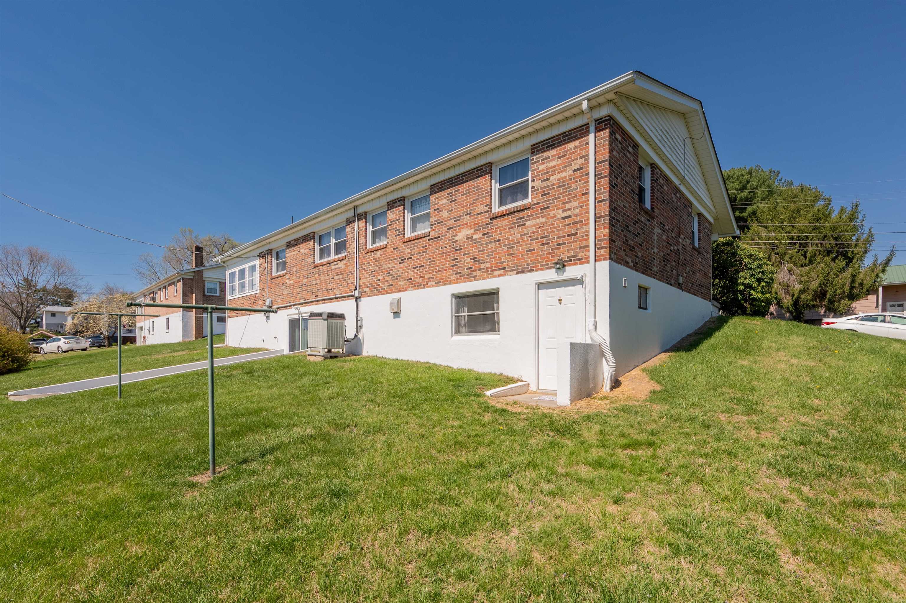 465 W Pine Street Wytheville VA 24382