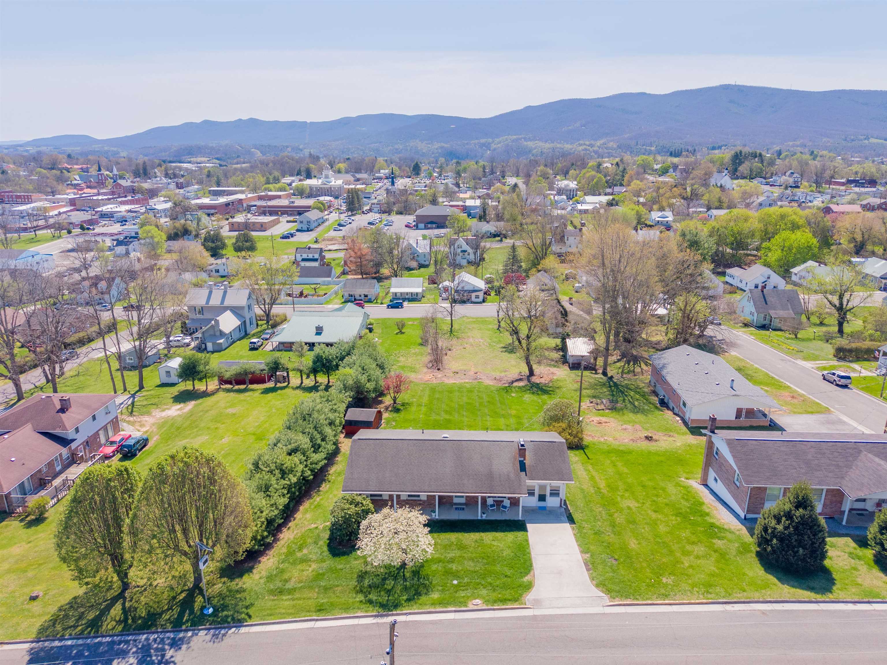 465 W Pine Street Wytheville VA 24382
