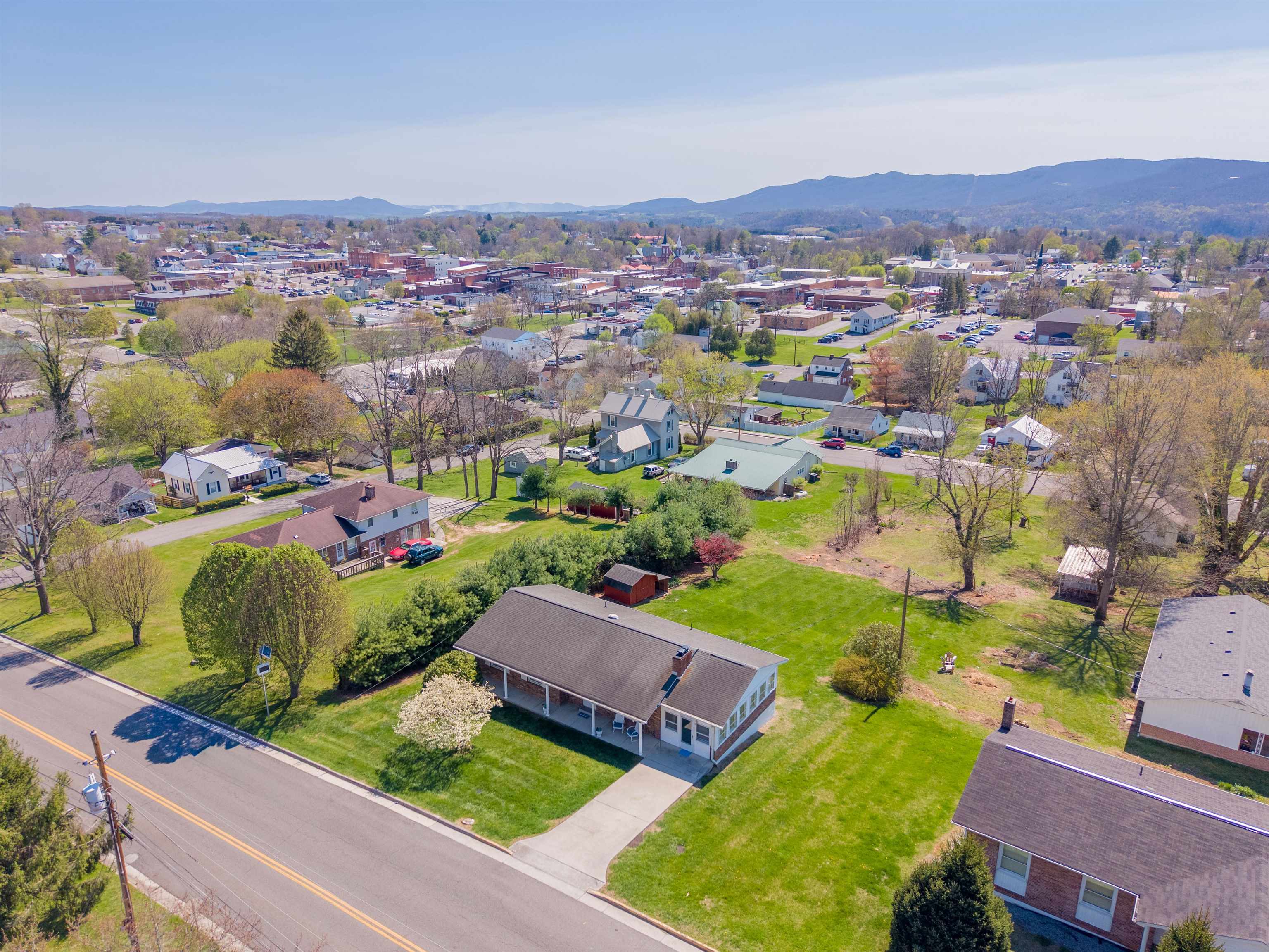 465 W Pine Street Wytheville VA 24382