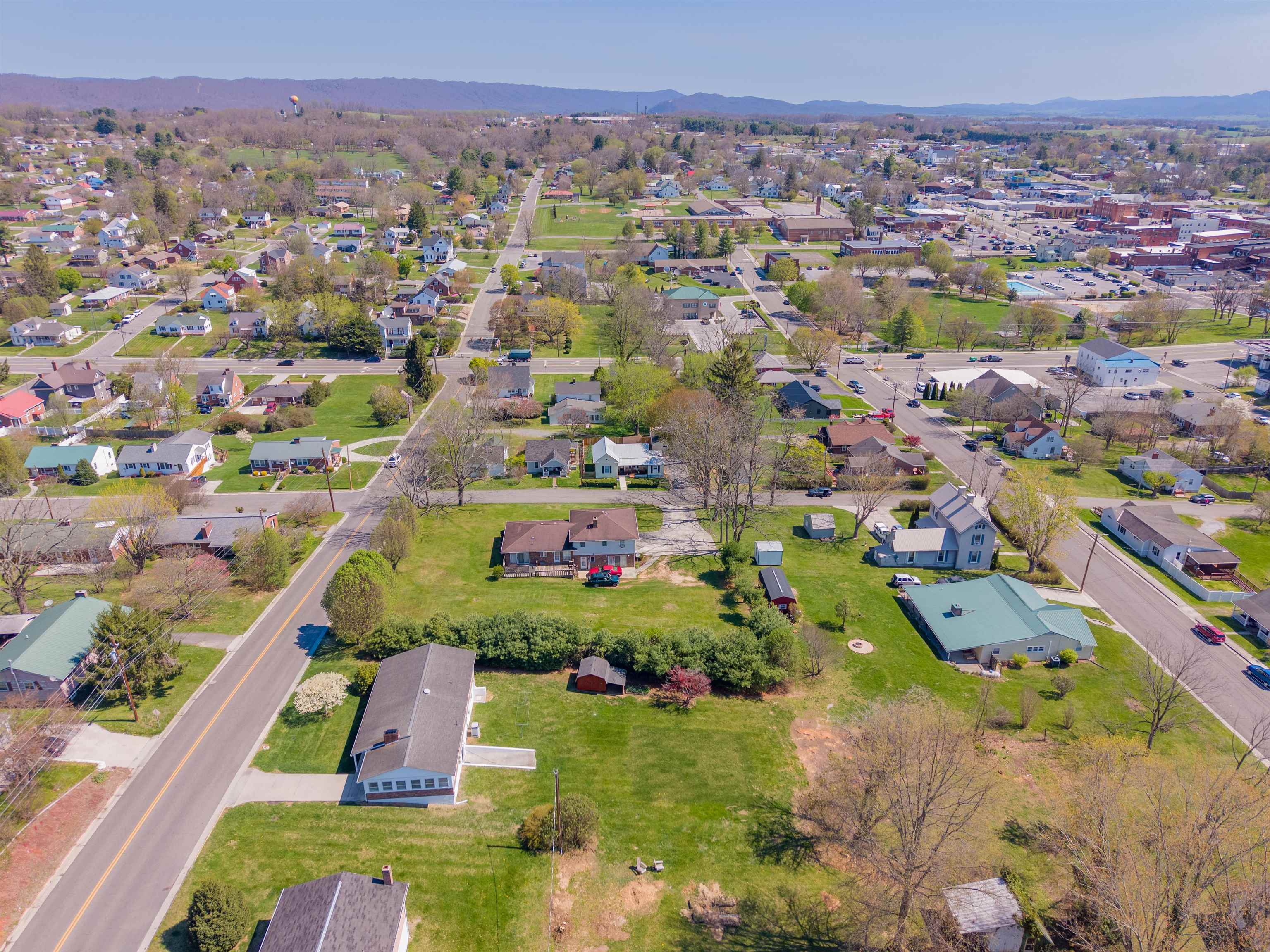 465 W Pine Street Wytheville VA 24382