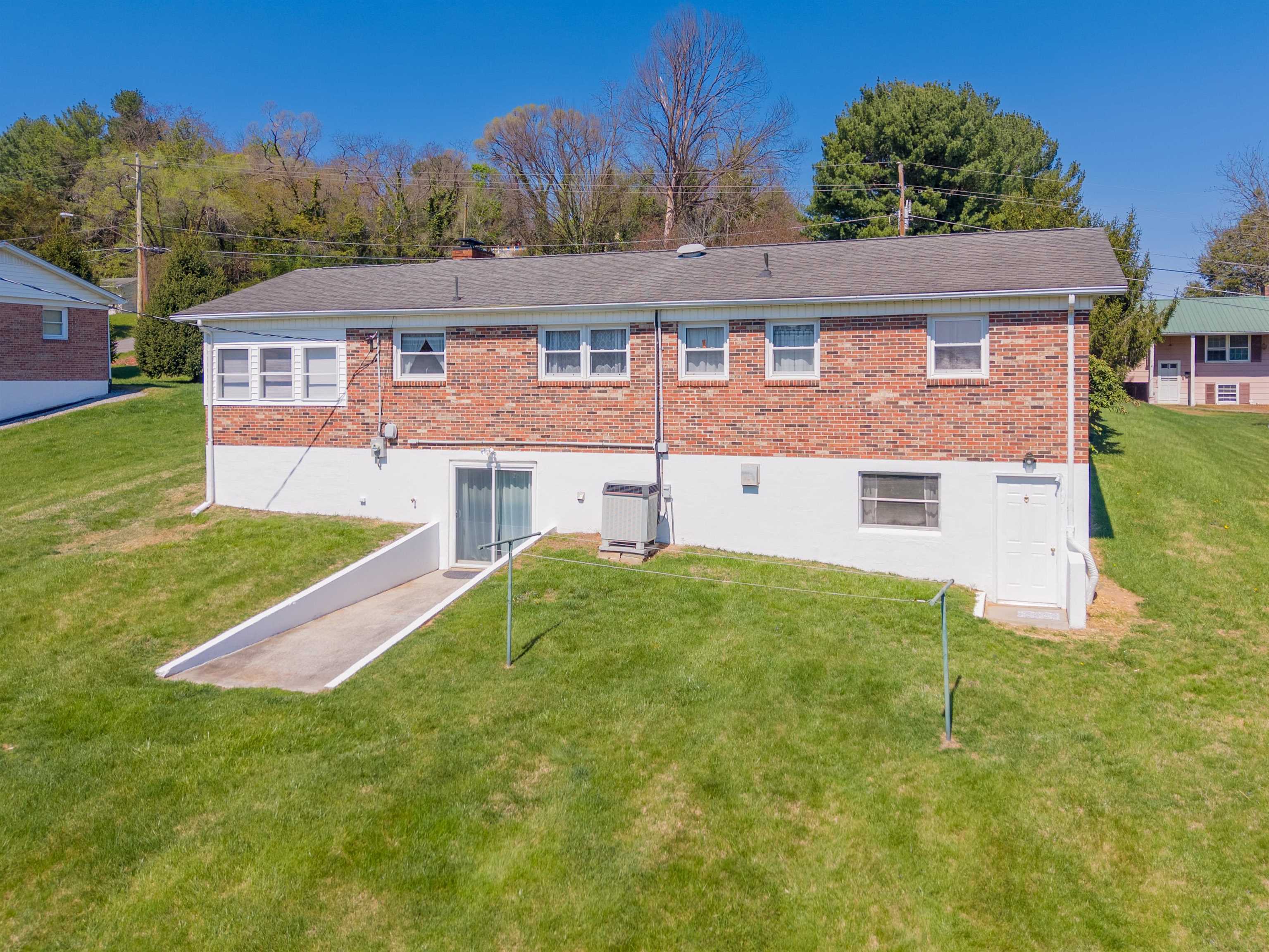 465 W Pine Street Wytheville VA 24382