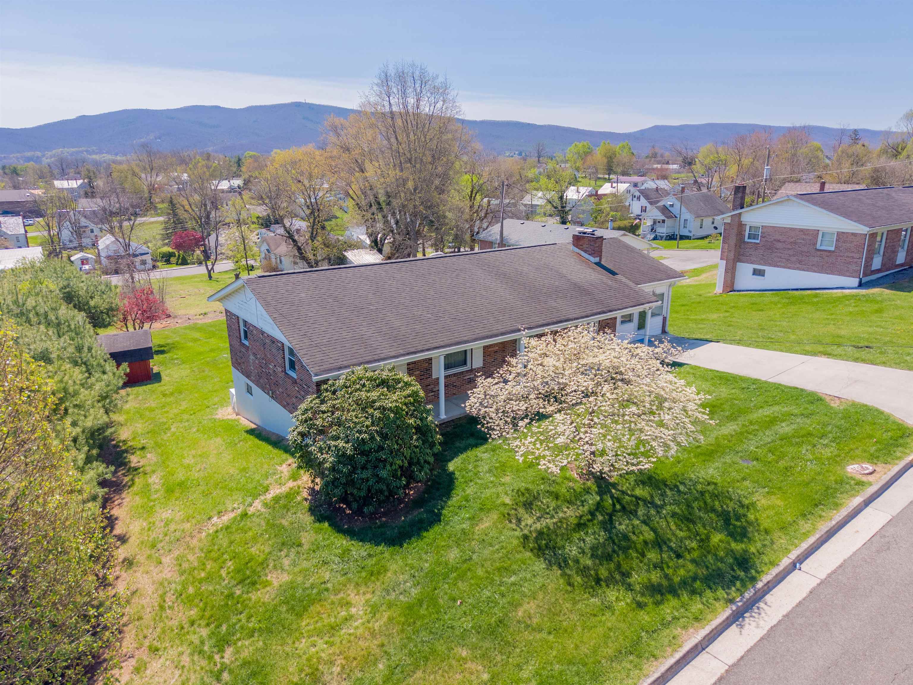 465 W Pine Street Wytheville VA 24382