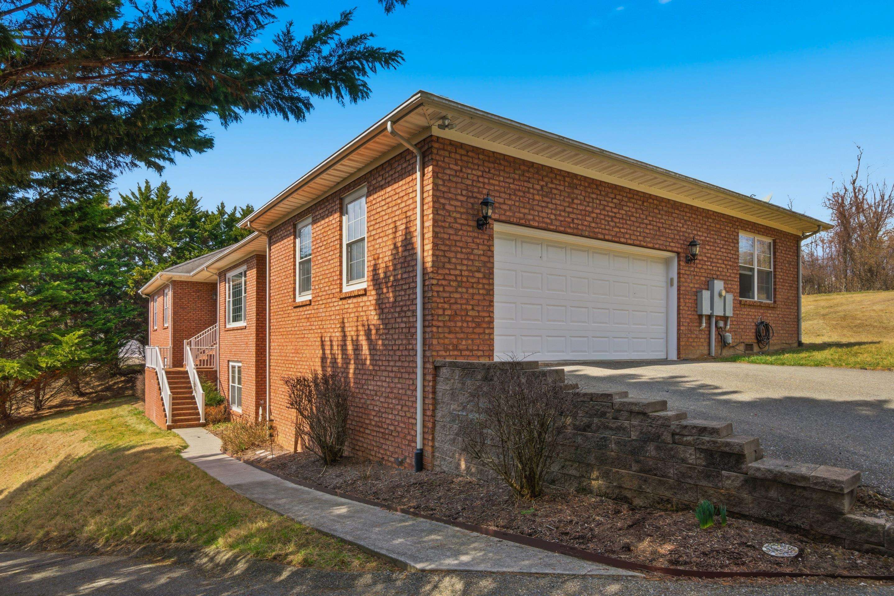 308 Meadow Ridge Radford VA 24141