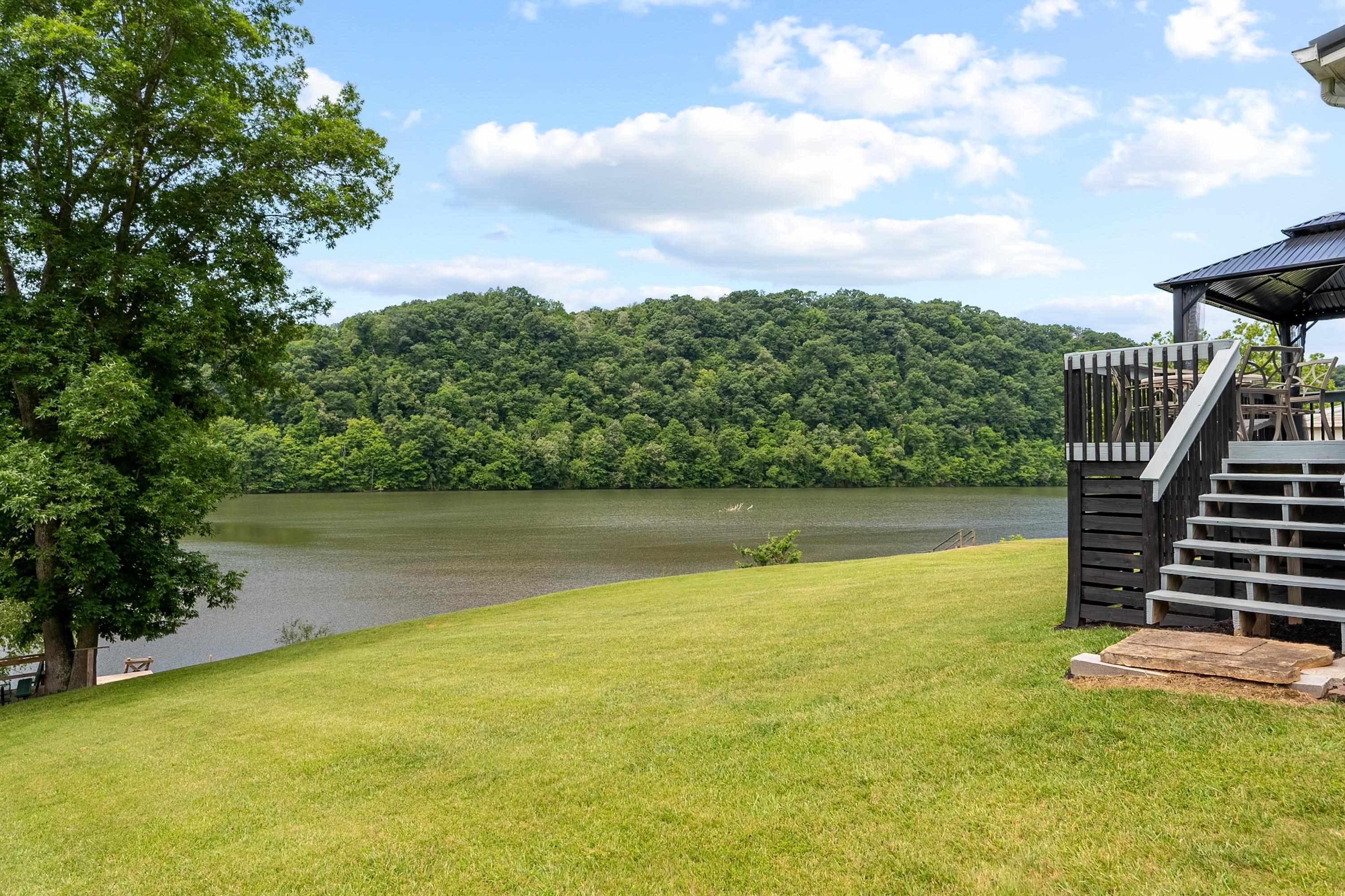 4276 Paradise Road Hiwassee VA 24347