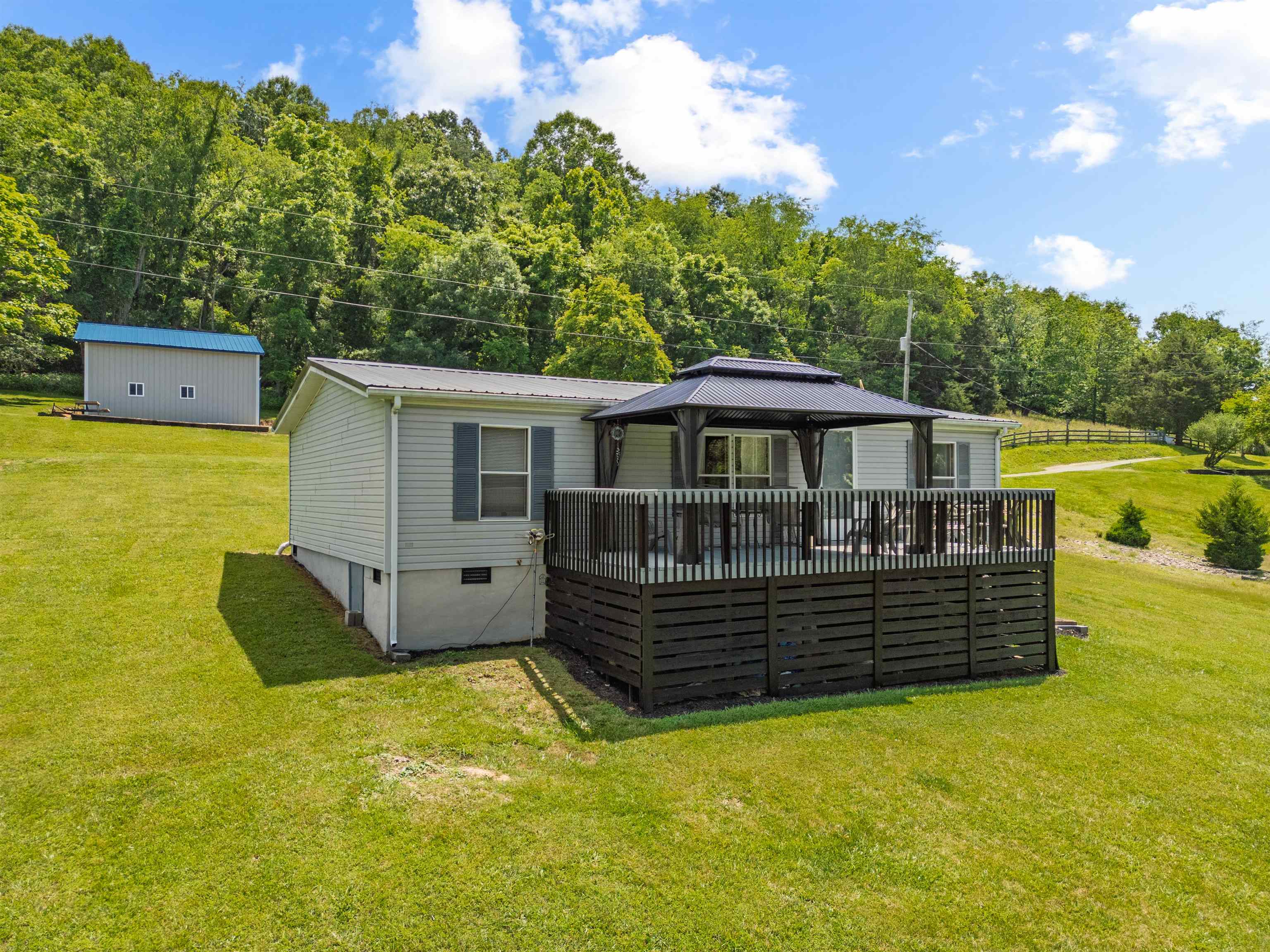 4276 Paradise Road Hiwassee VA 24347