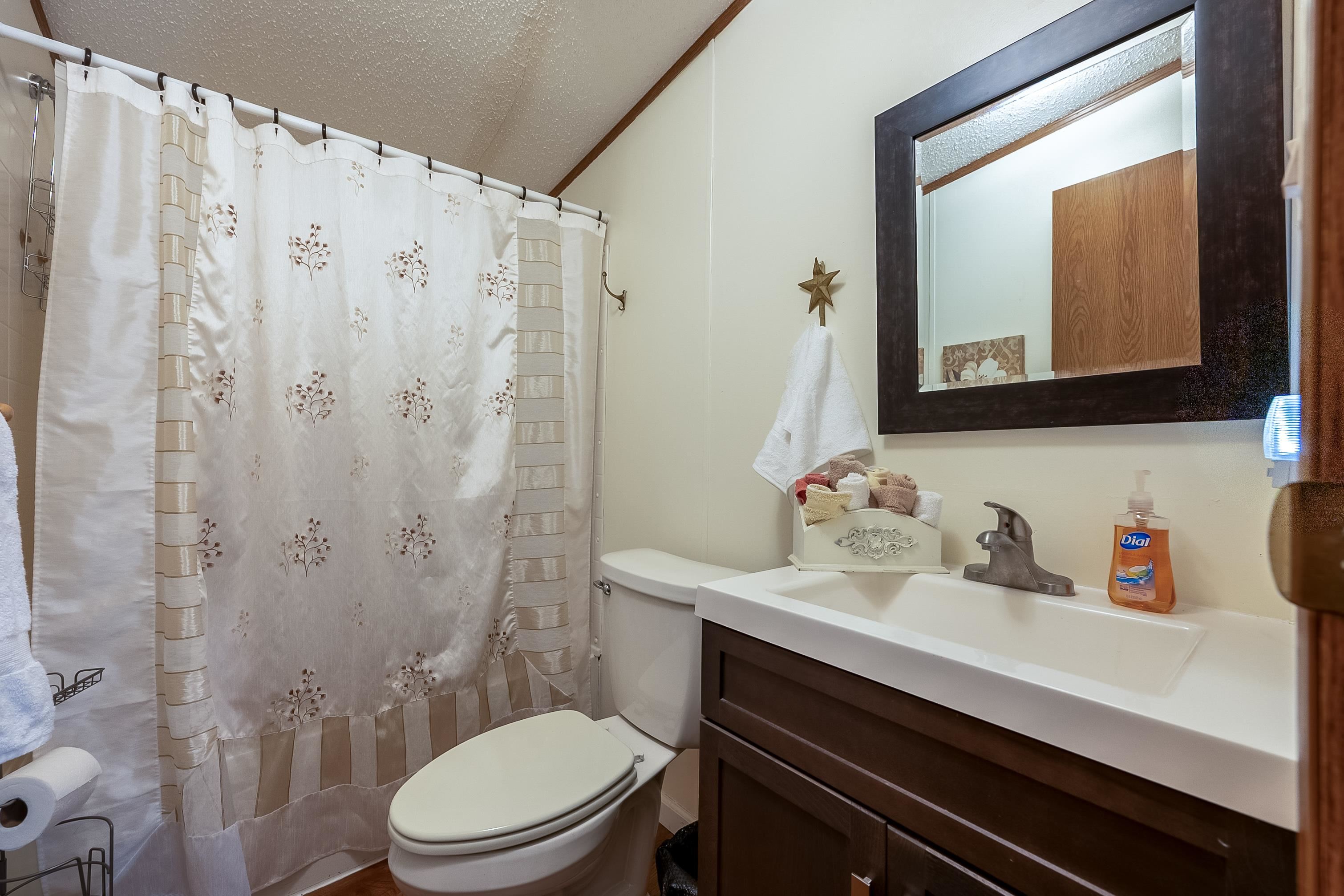 4276 Paradise Road Hiwassee VA 24347