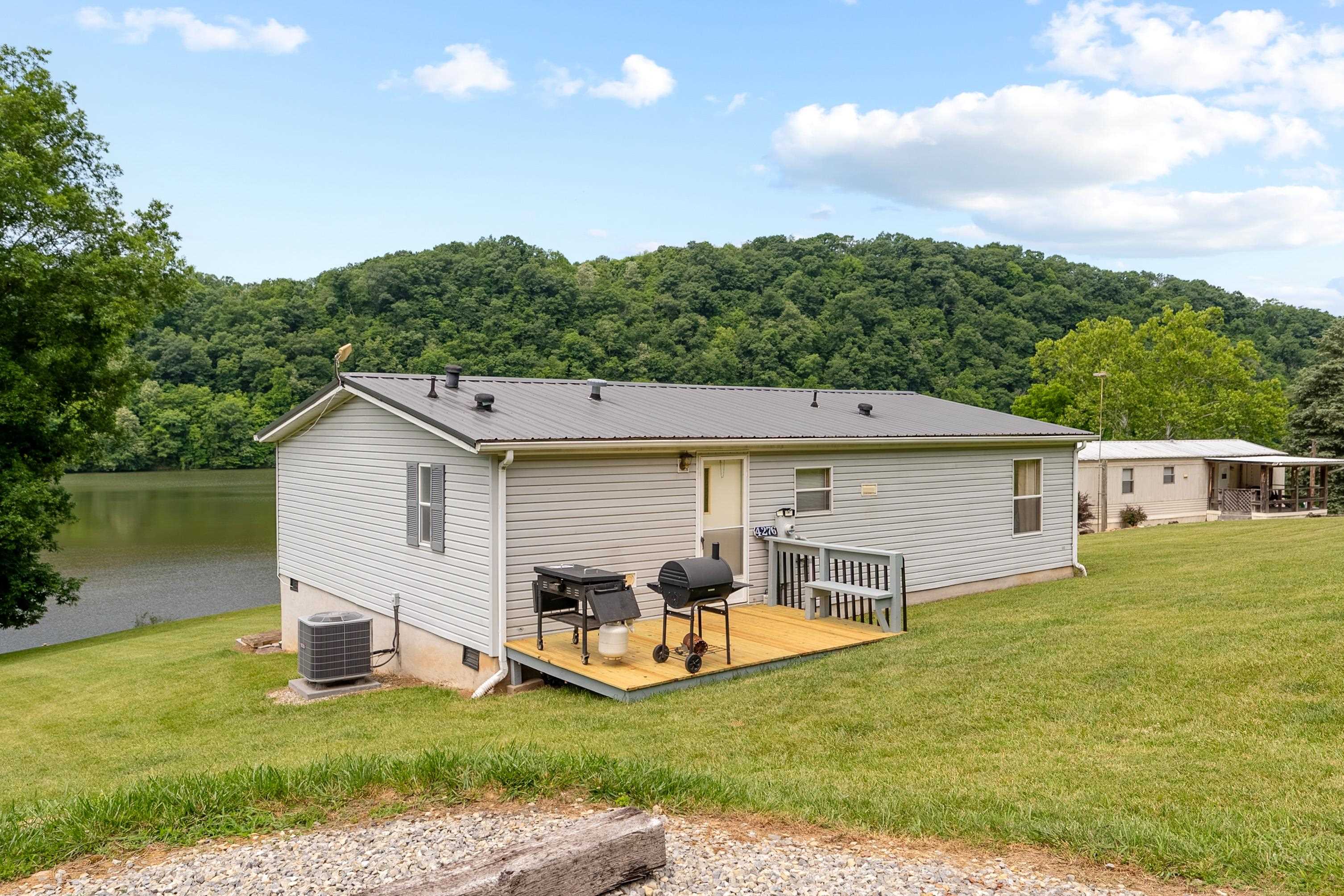4276 Paradise Road Hiwassee VA 24347