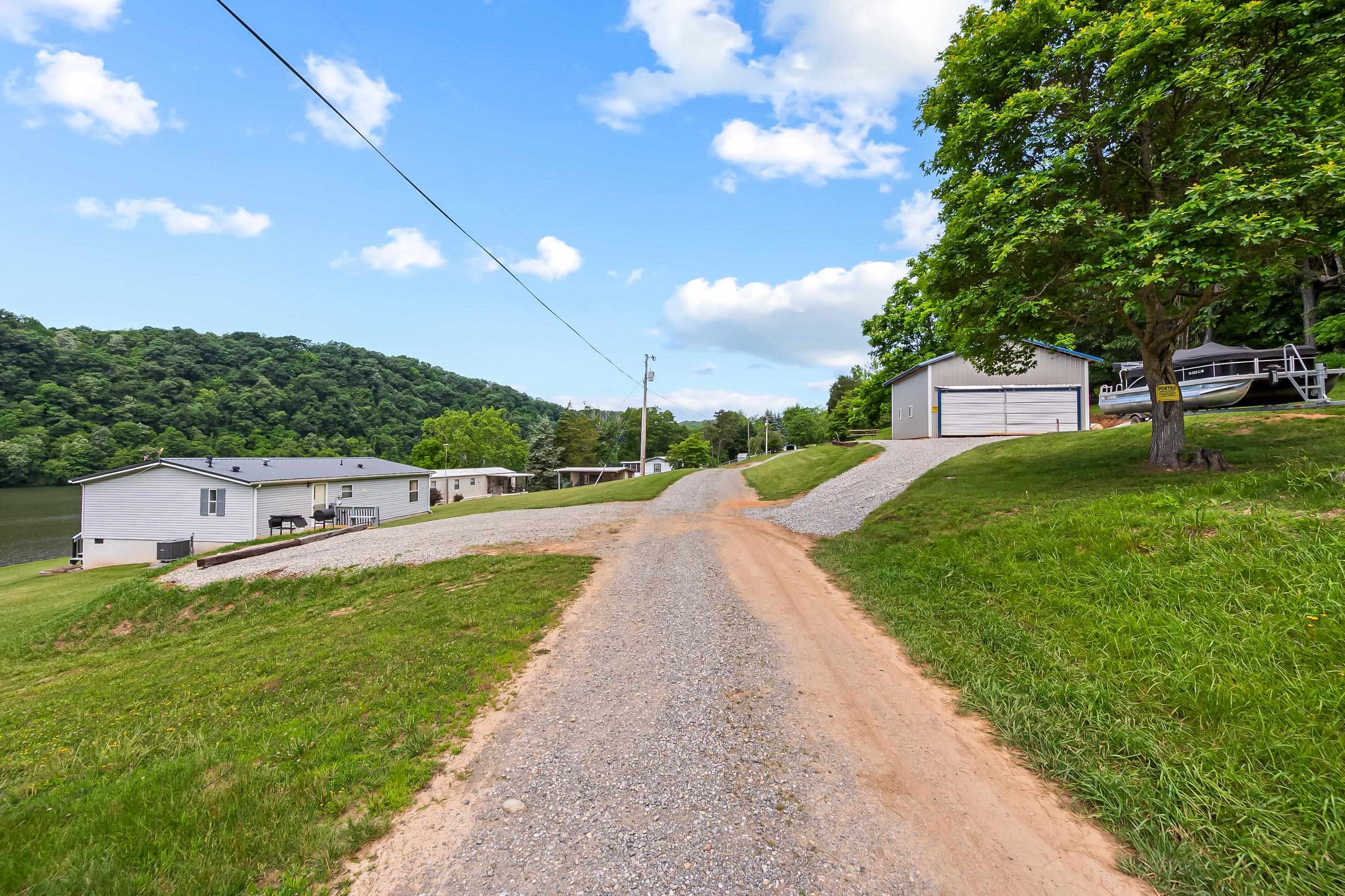 4276 Paradise Road Hiwassee VA 24347