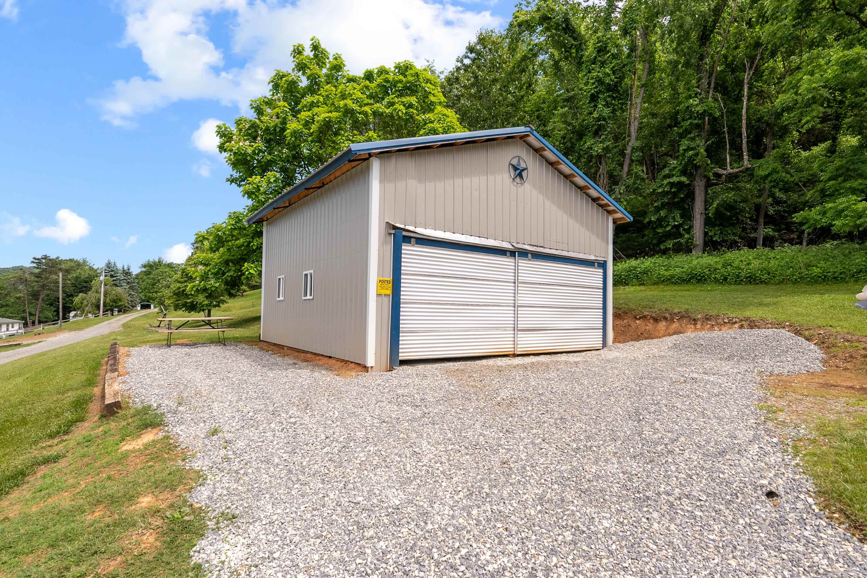 4276 Paradise Road Hiwassee VA 24347