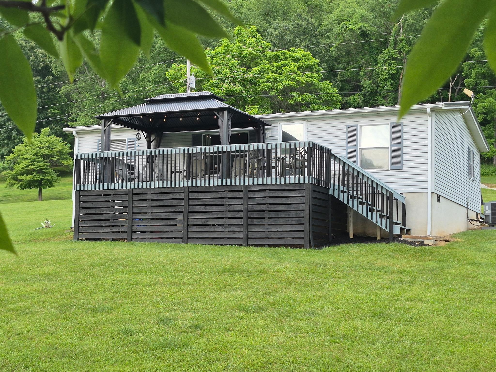 4276 Paradise Road Hiwassee VA 24347
