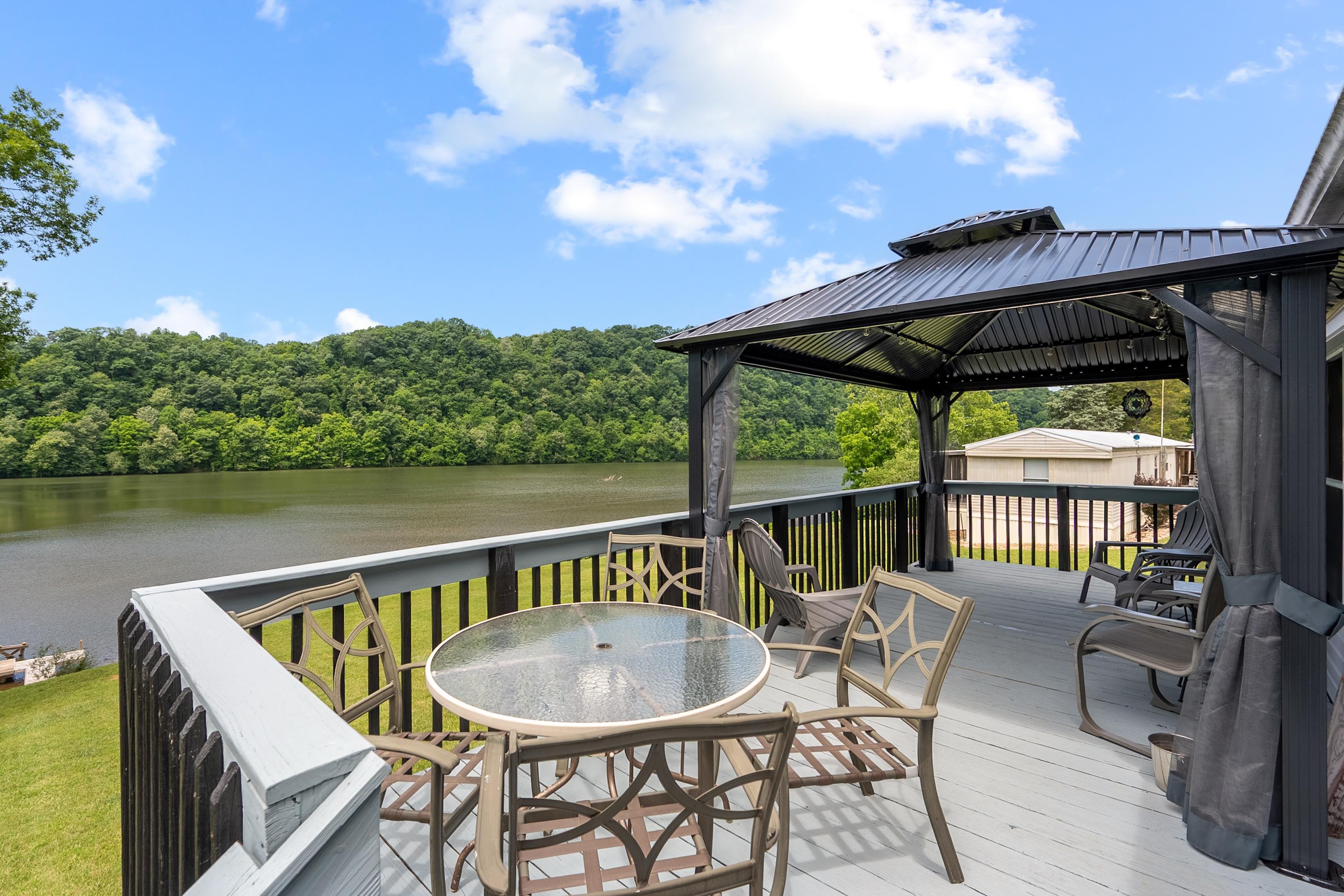 4276 Paradise Road Hiwassee VA 24347