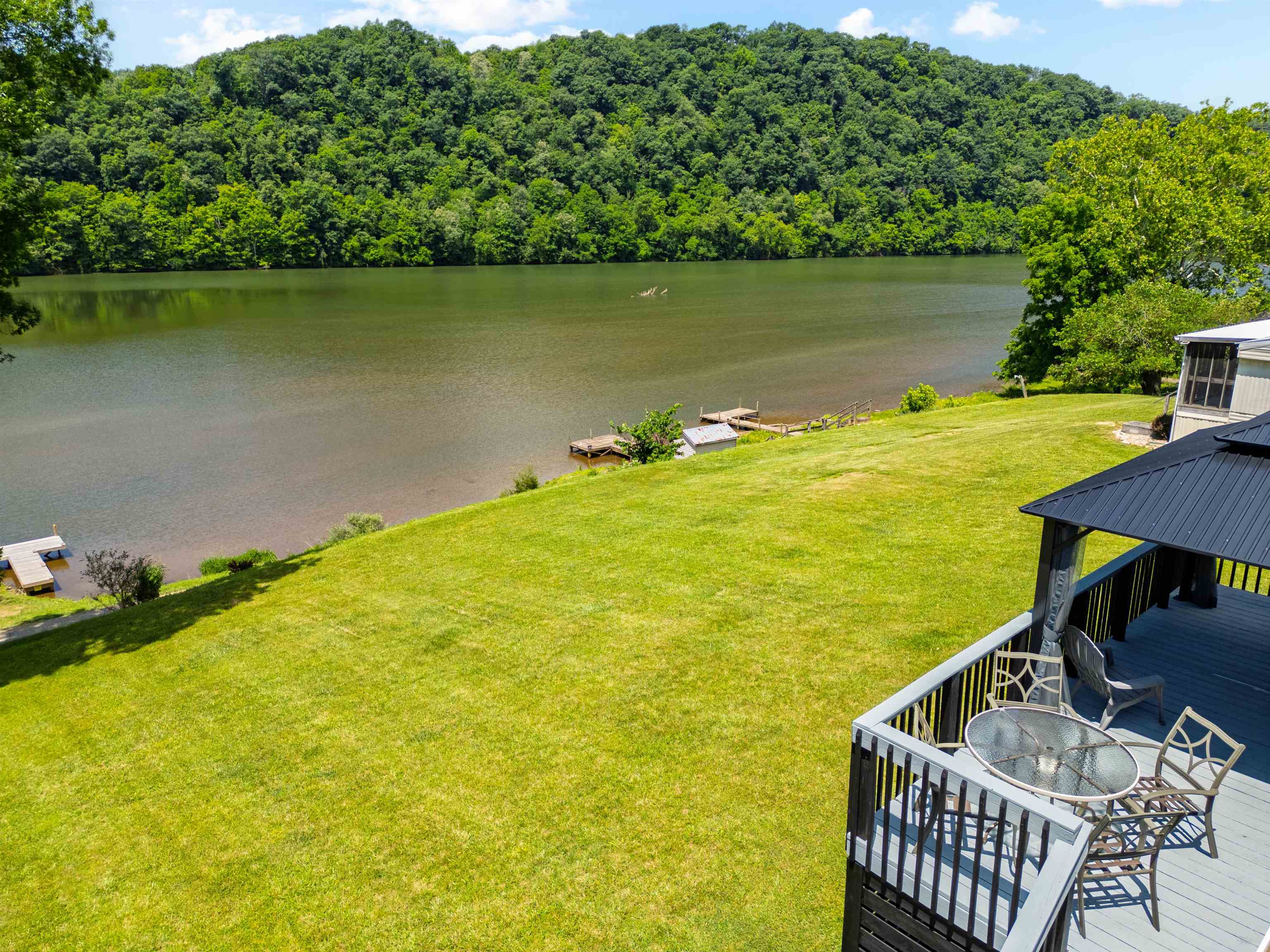 4276 Paradise Road Hiwassee VA 24347