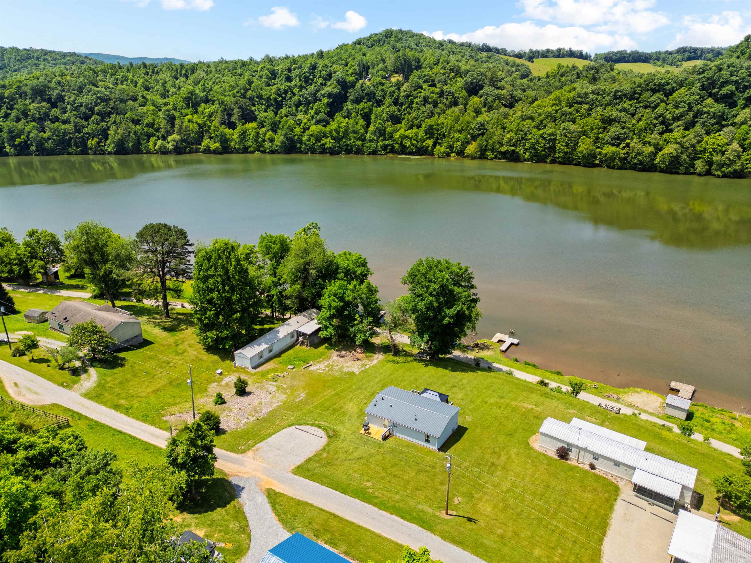 4276 Paradise Road Hiwassee VA 24347