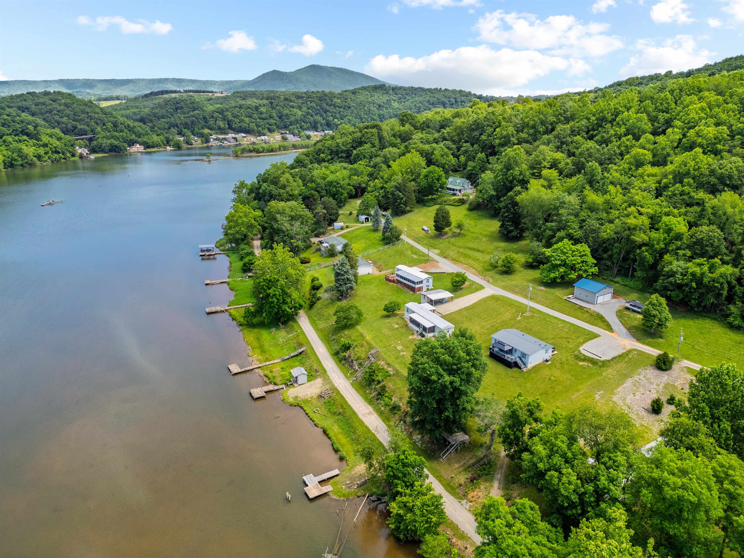 4276 Paradise Road Hiwassee VA 24347