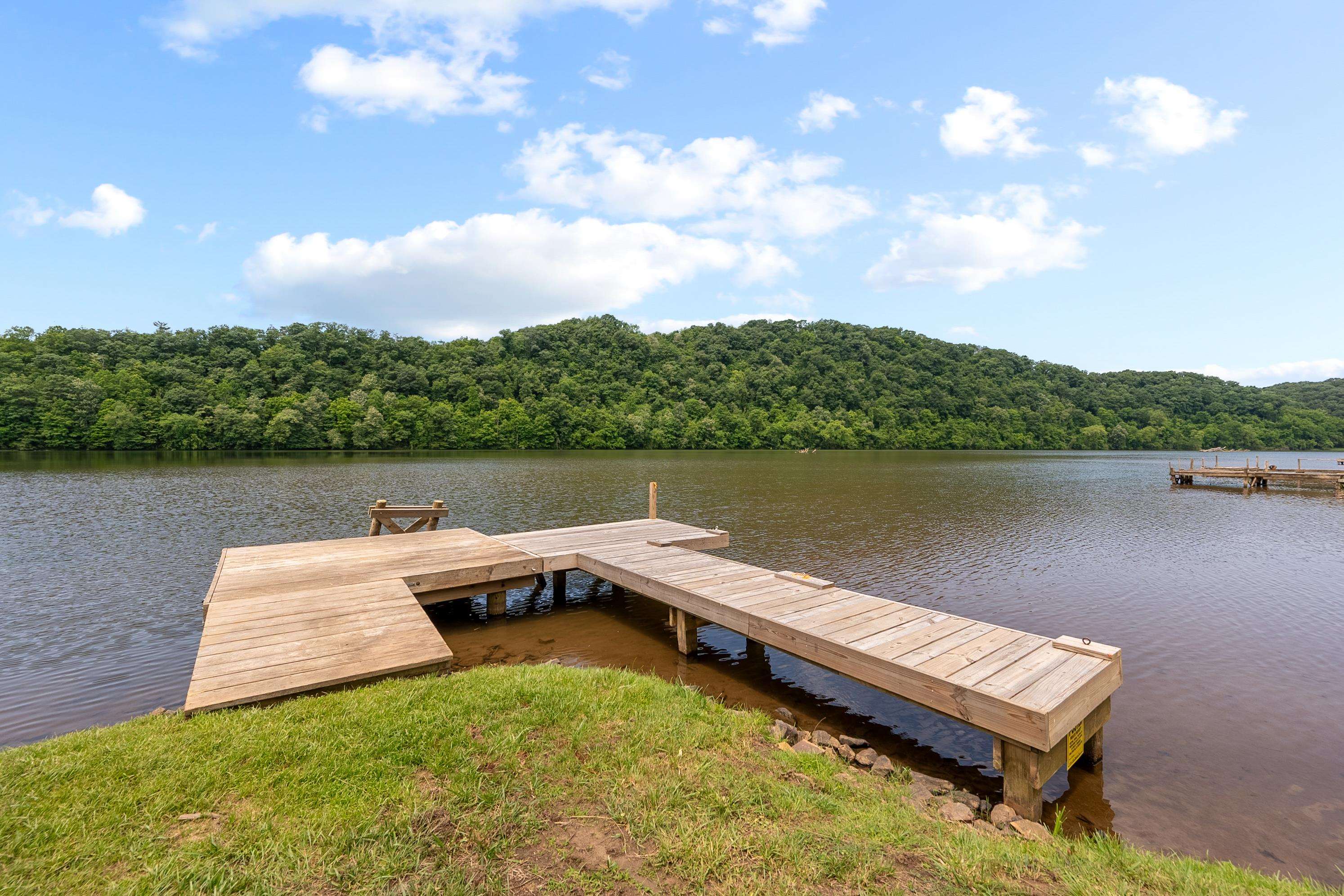 4276 Paradise Road Hiwassee VA 24347