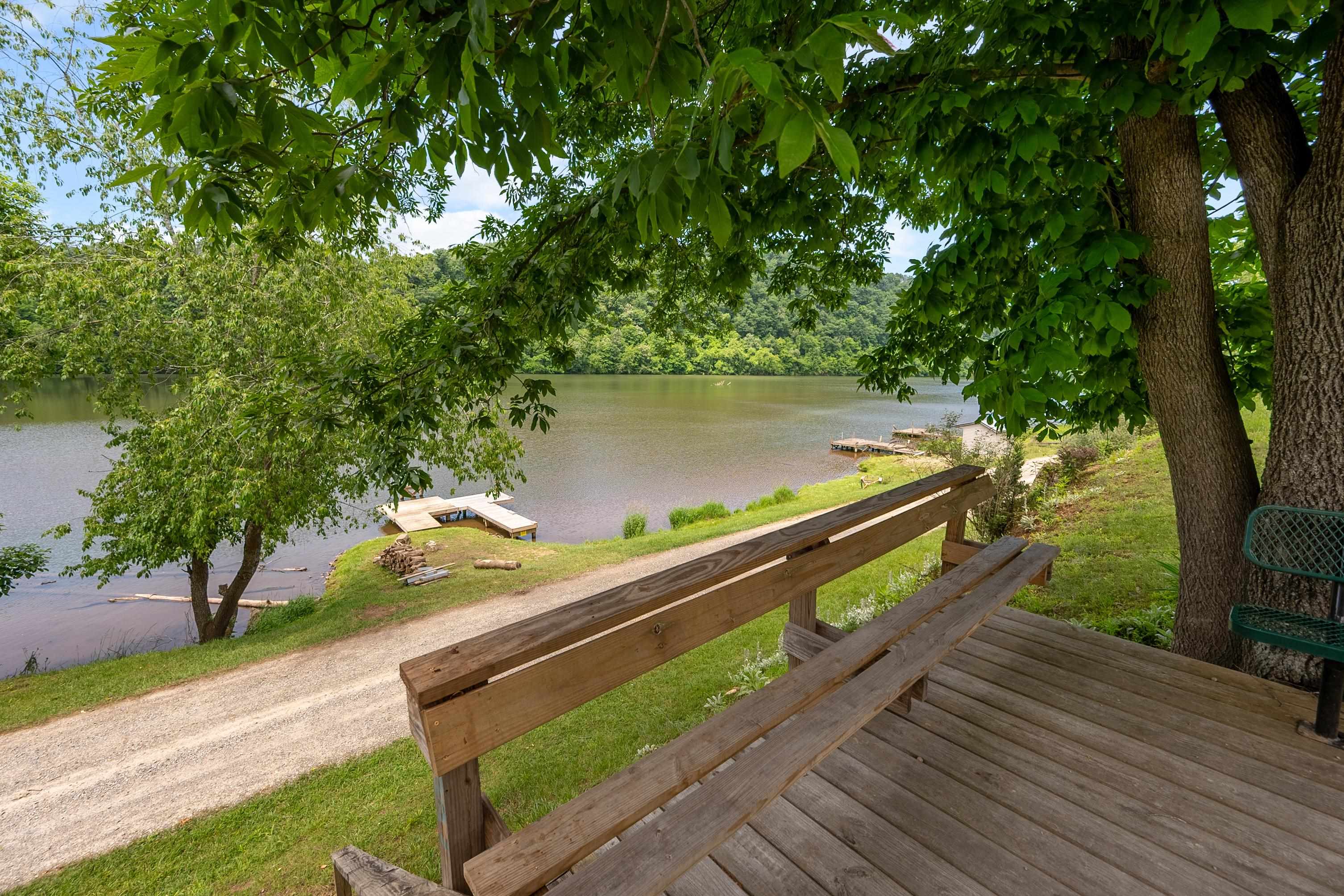 4276 Paradise Road Hiwassee VA 24347