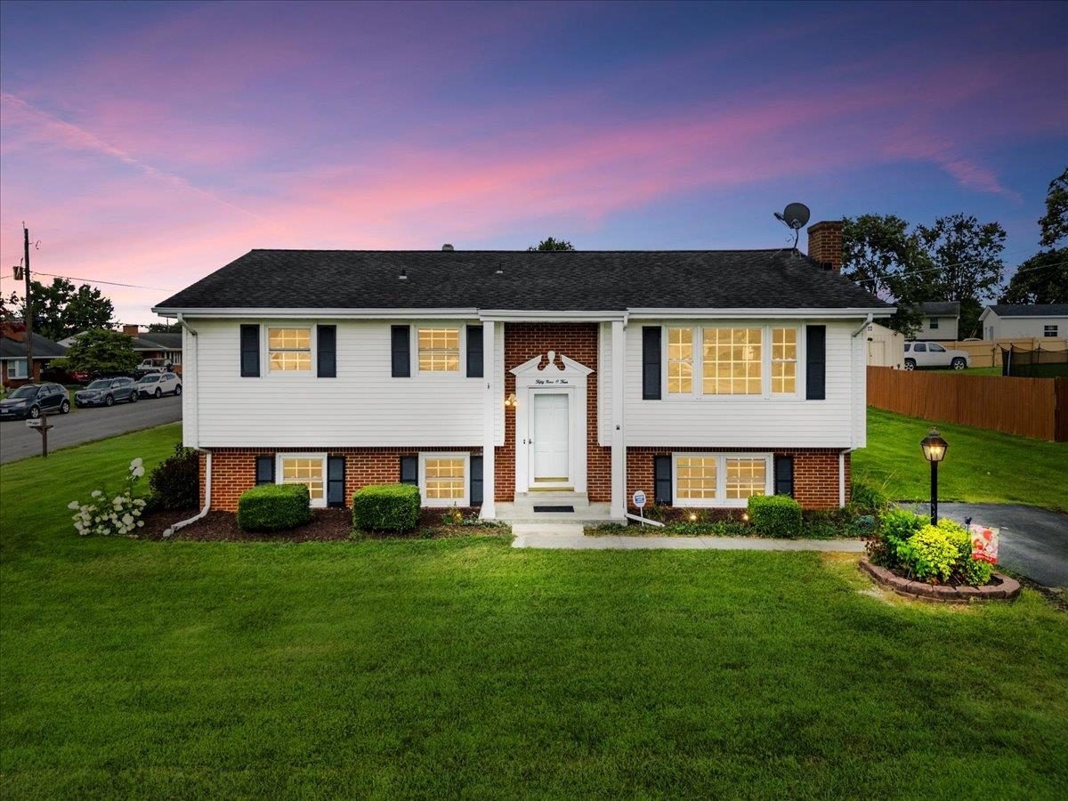 5904 Plantation Road Roanoke VA 24019