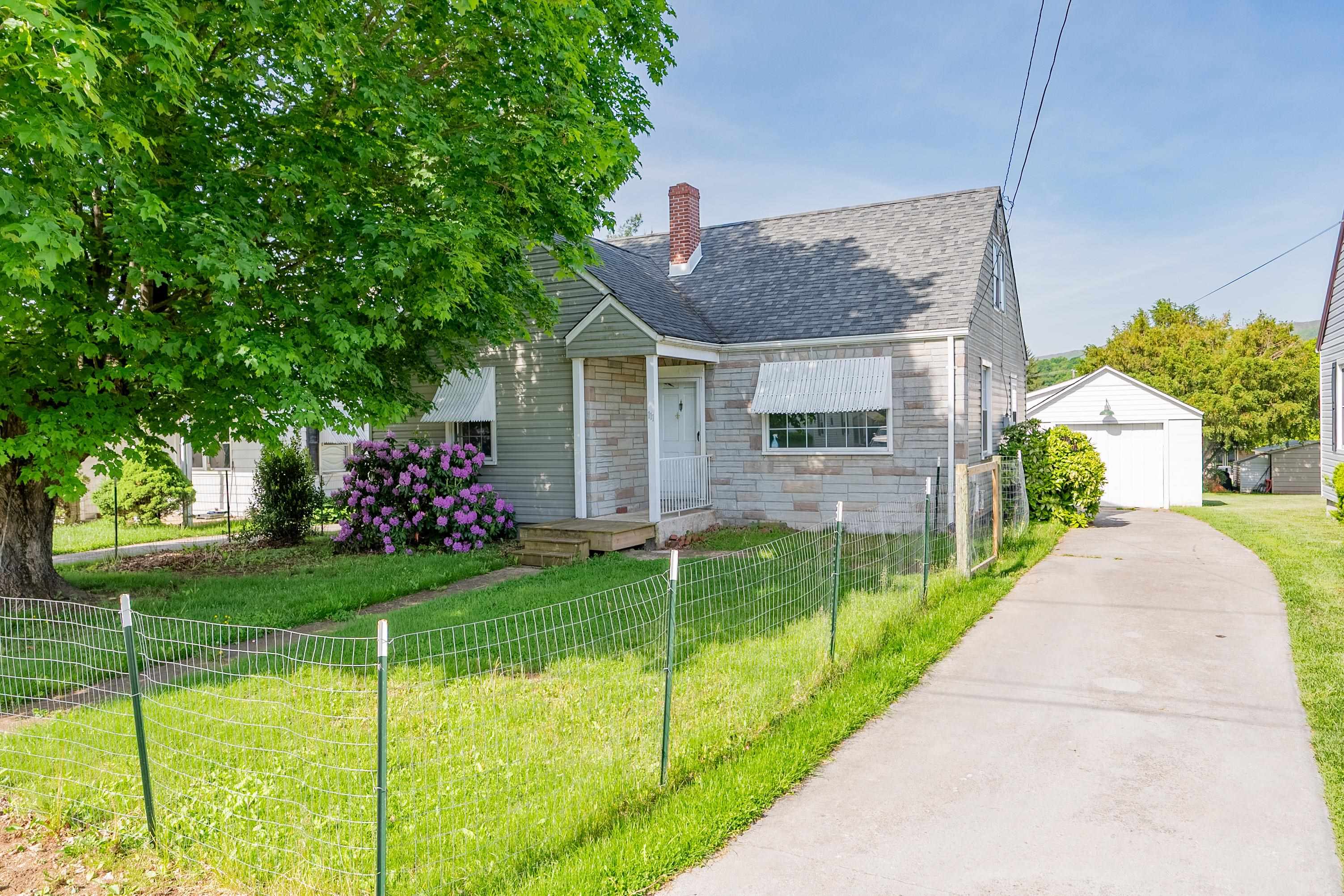 111 Allen Street Narrows VA 24124