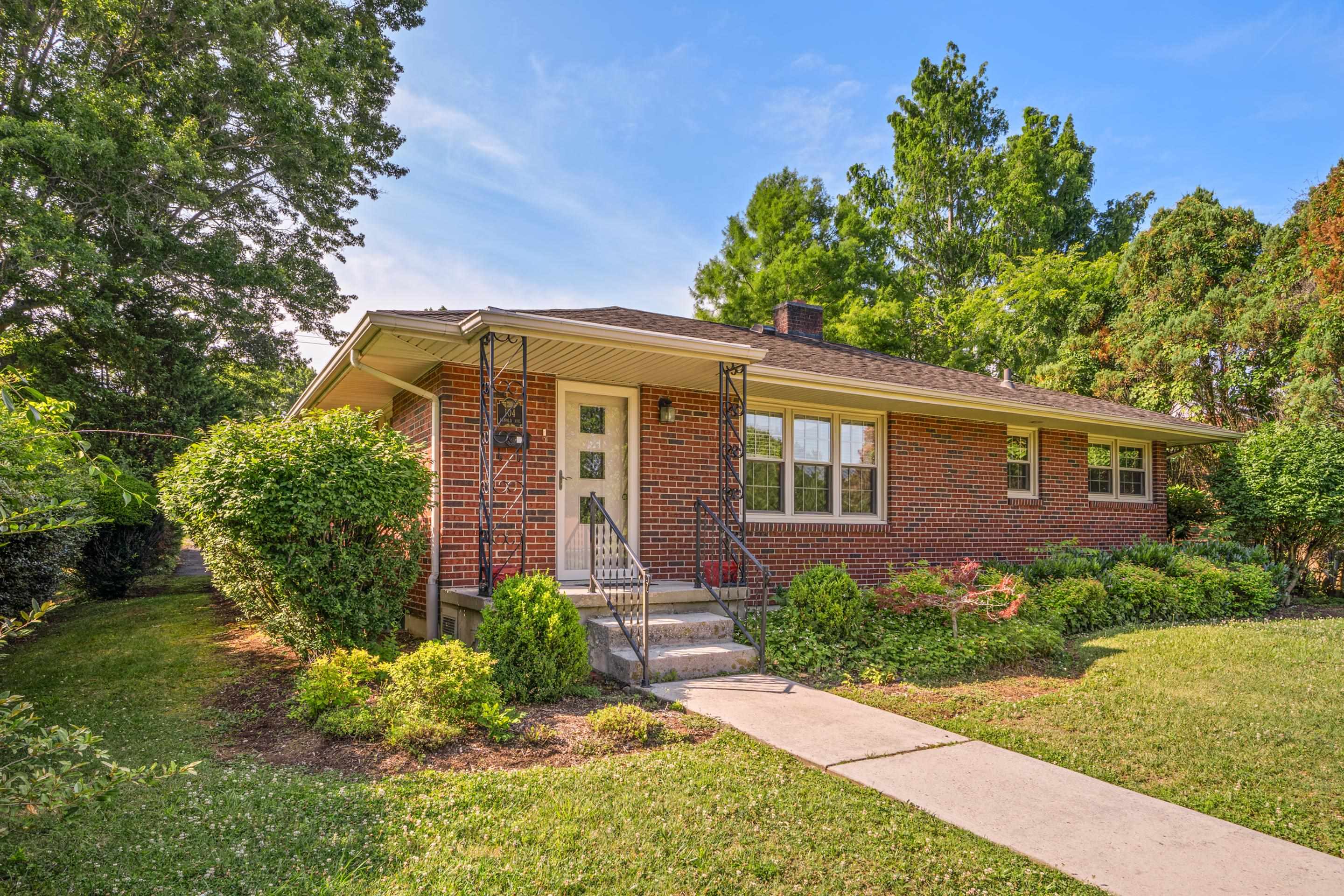104 Arnold Avenue Radford VA 24141