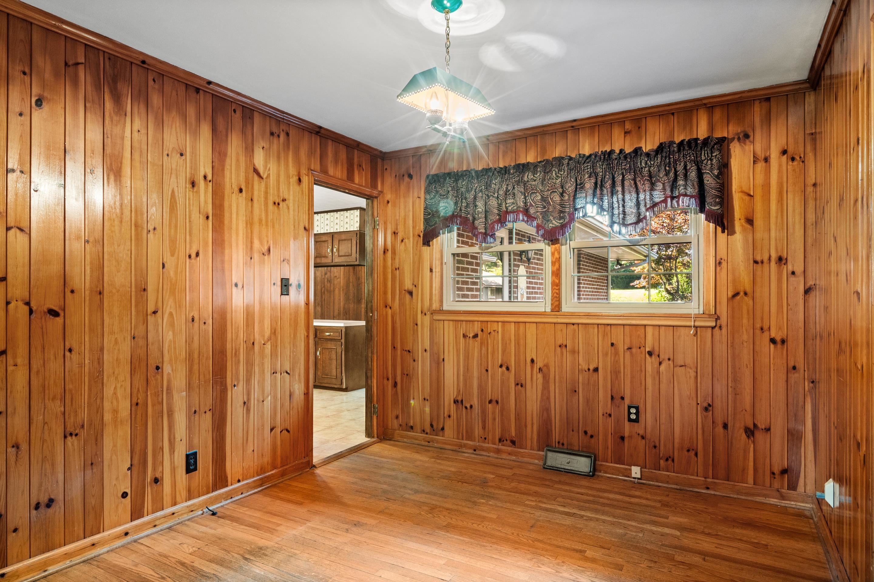 104 Arnold Avenue Radford VA 24141