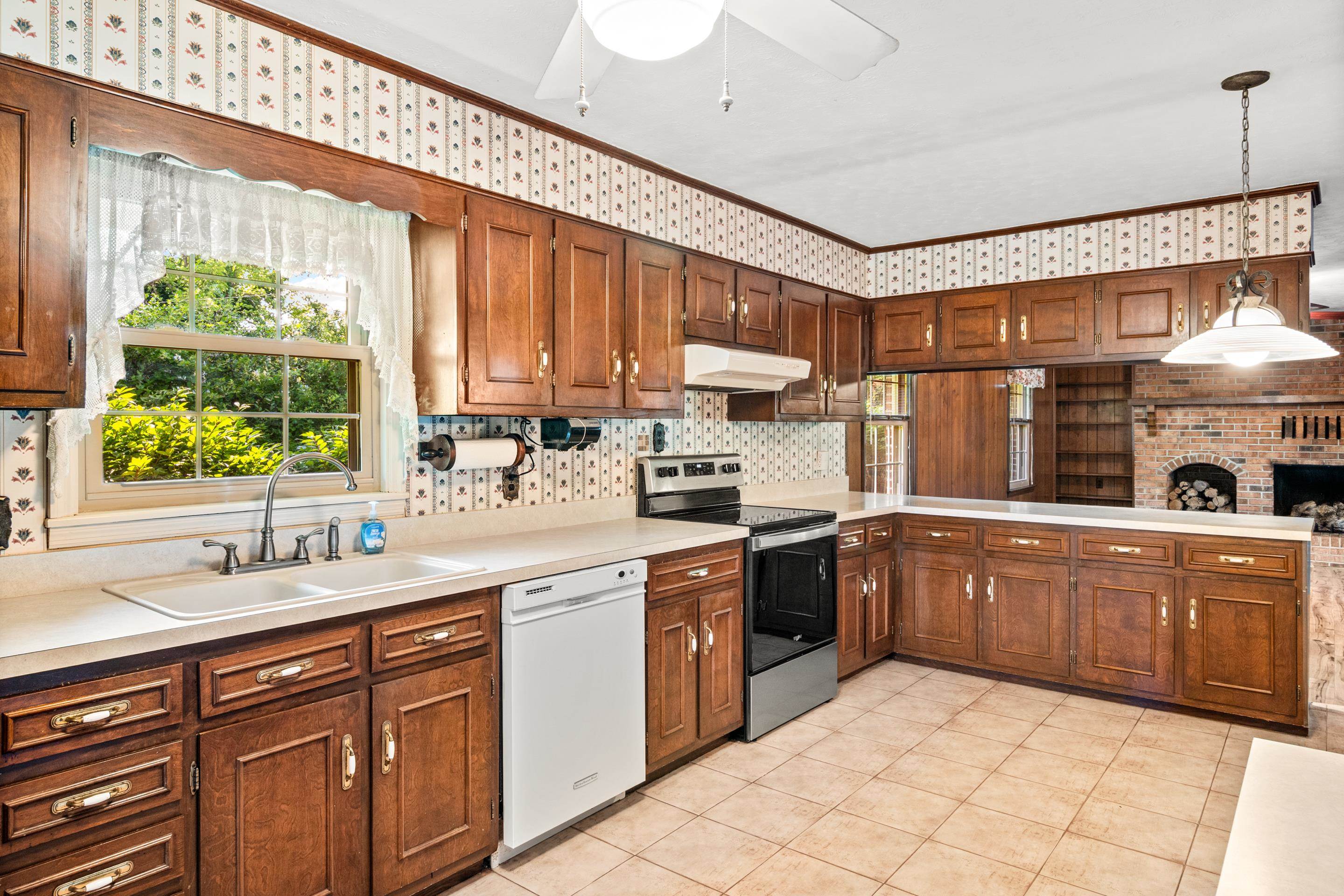 104 Arnold Avenue Radford VA 24141