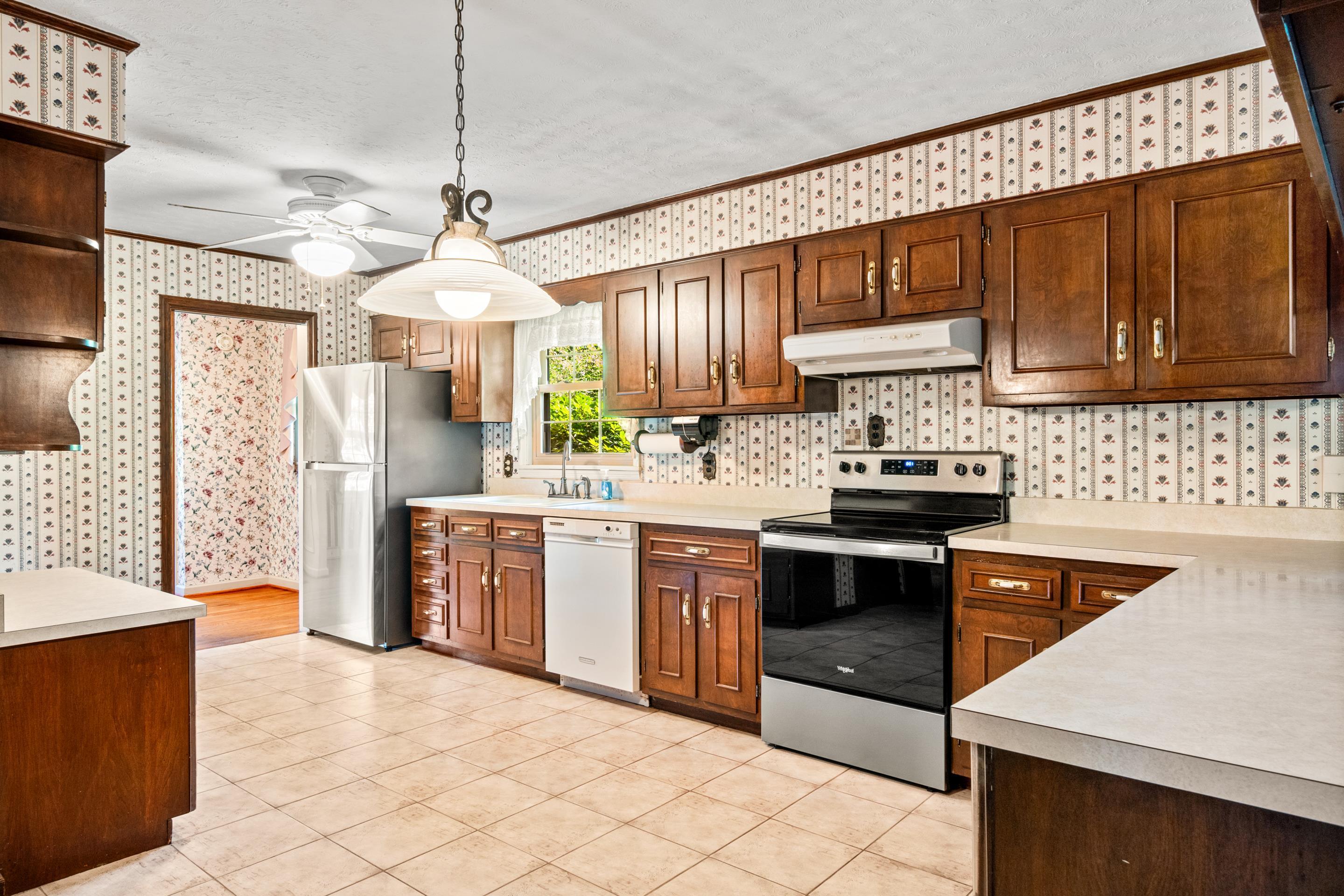 104 Arnold Avenue Radford VA 24141