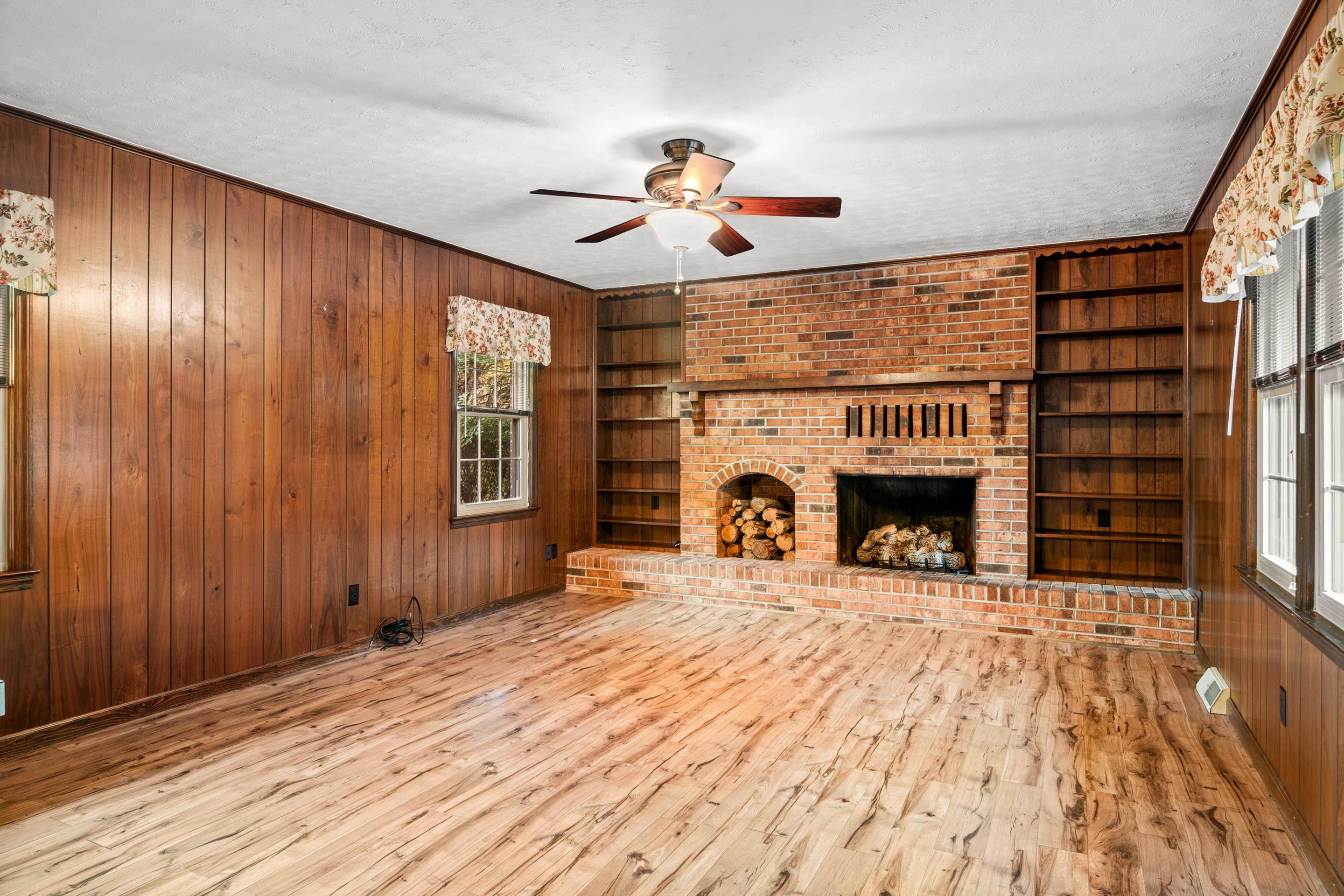 104 Arnold Avenue Radford VA 24141