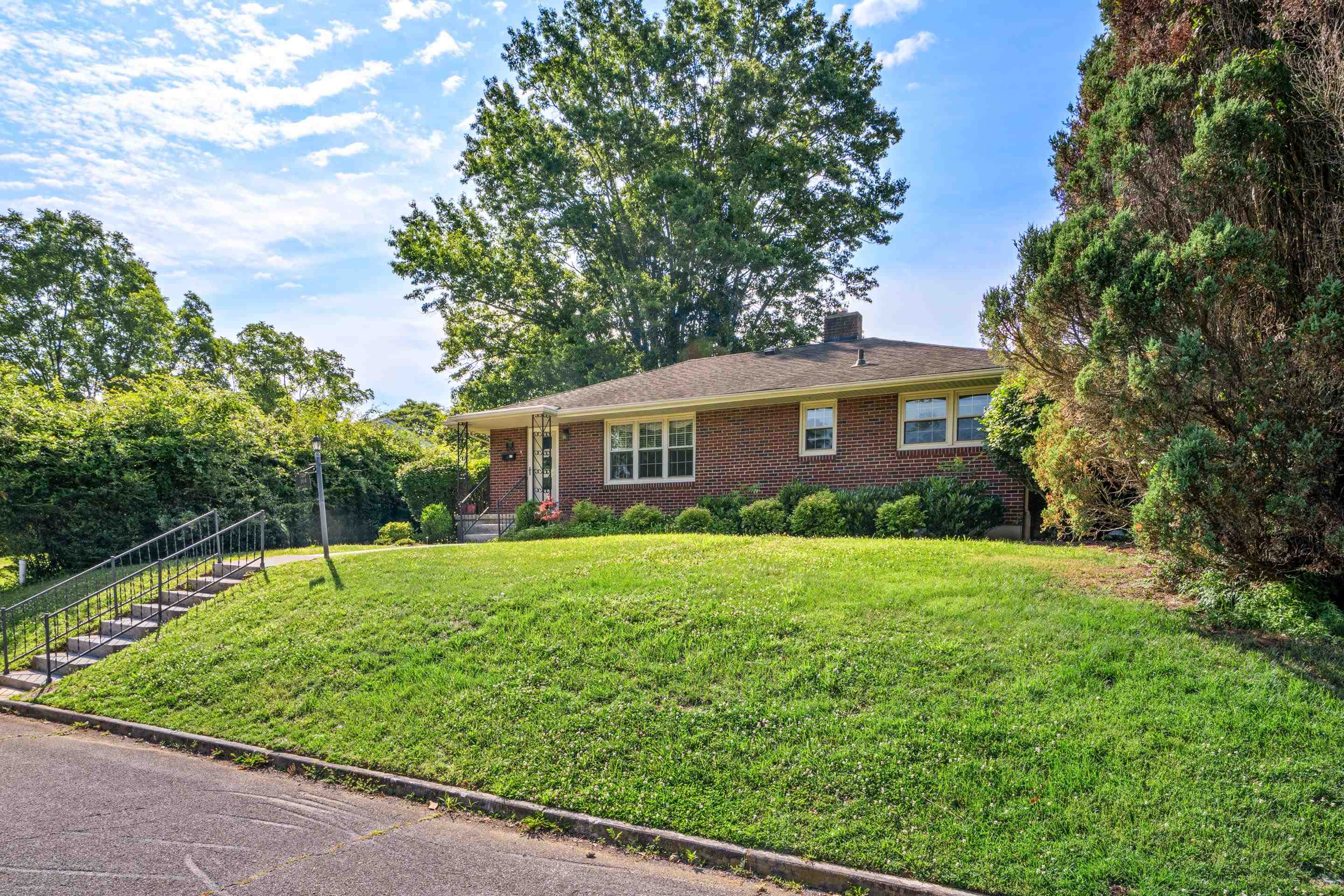 104 Arnold Avenue Radford VA 24141