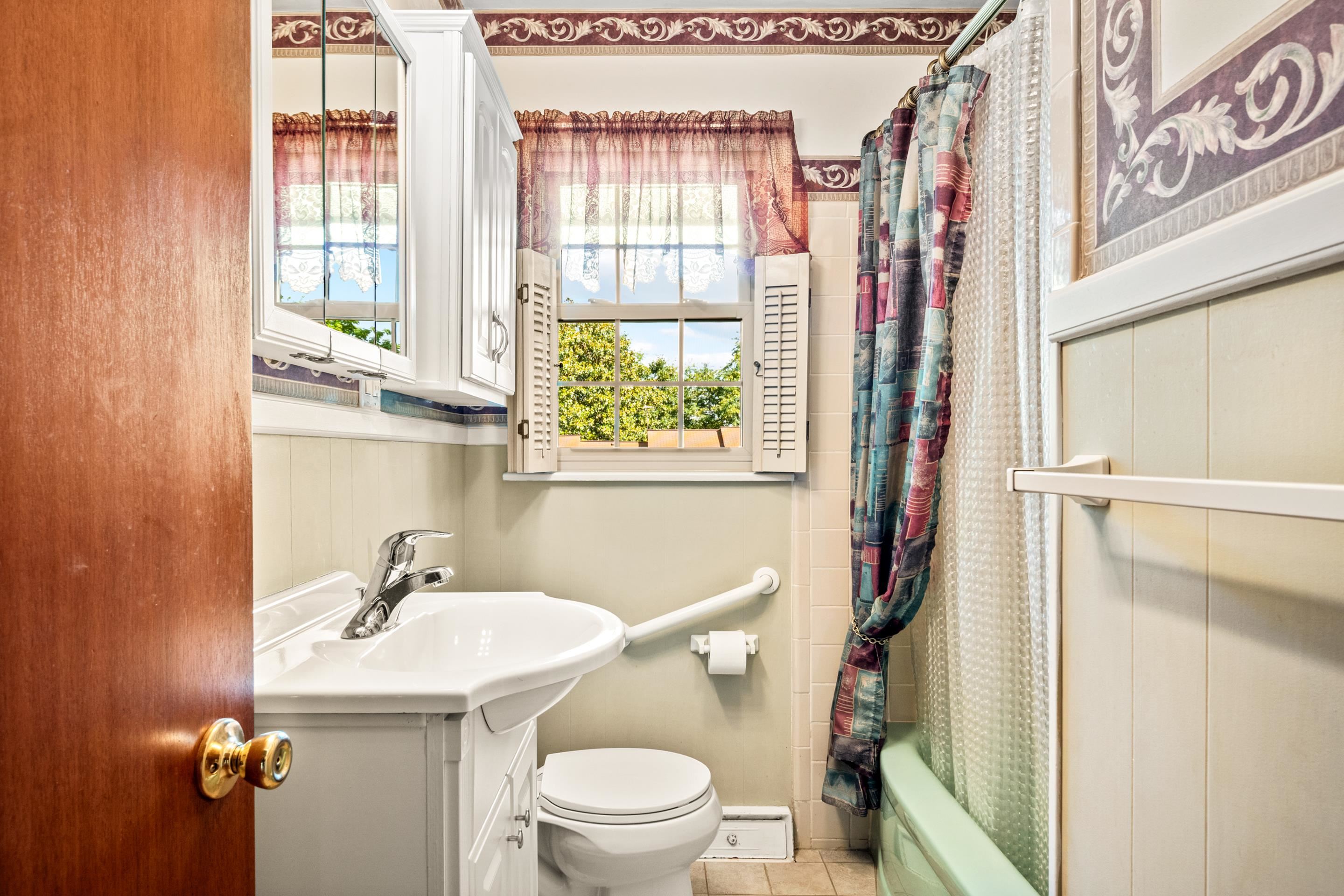 104 Arnold Avenue Radford VA 24141