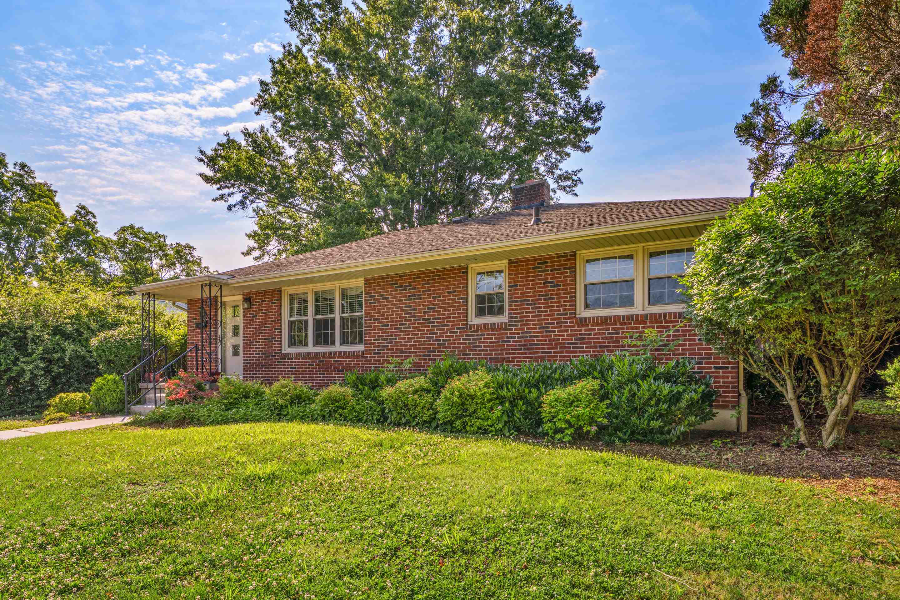 104 Arnold Avenue Radford VA 24141