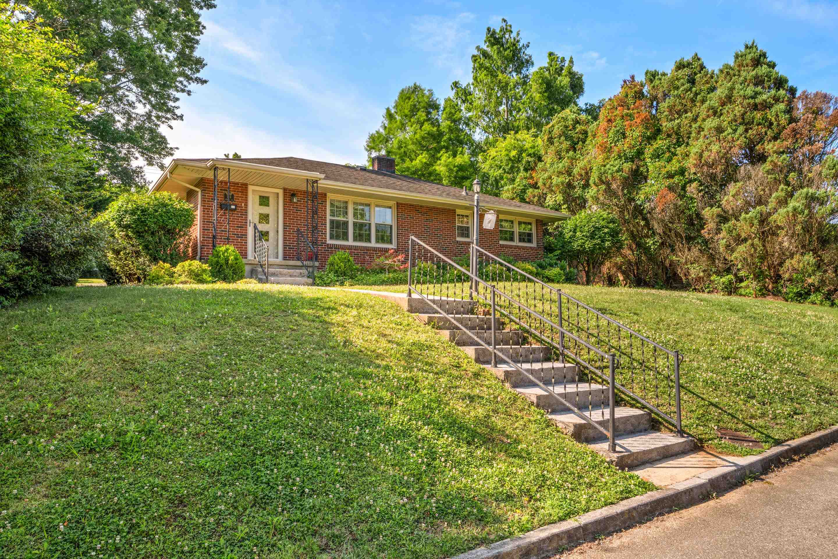 104 Arnold Avenue Radford VA 24141