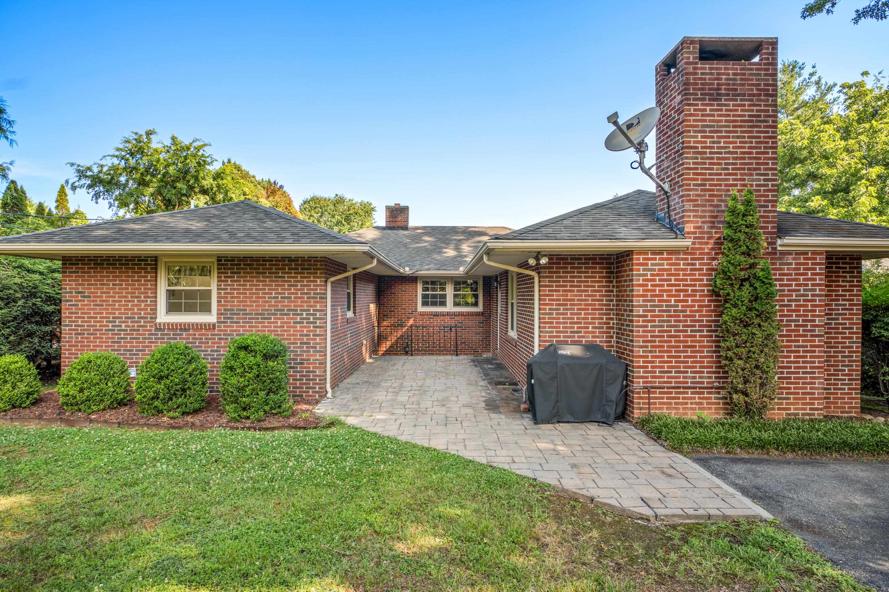 104 Arnold Avenue Radford VA 24141
