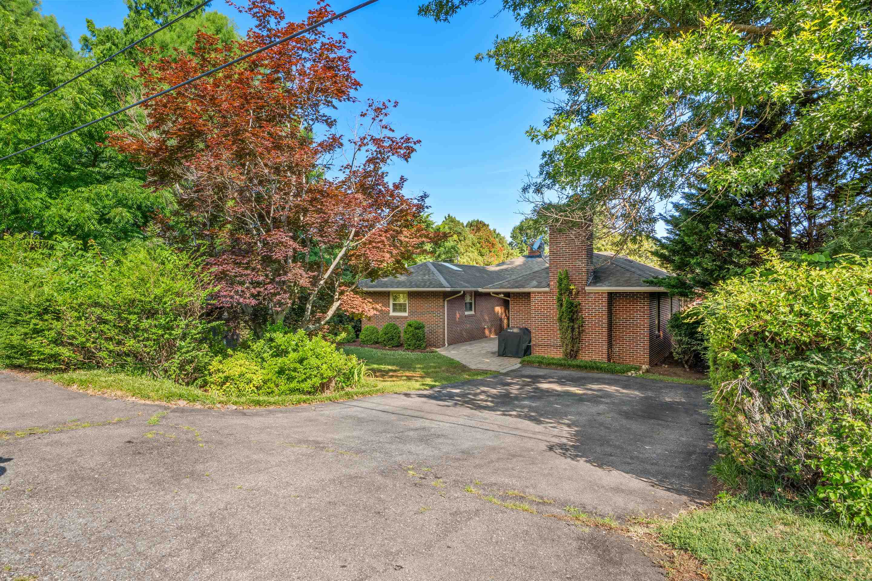 104 Arnold Avenue Radford VA 24141