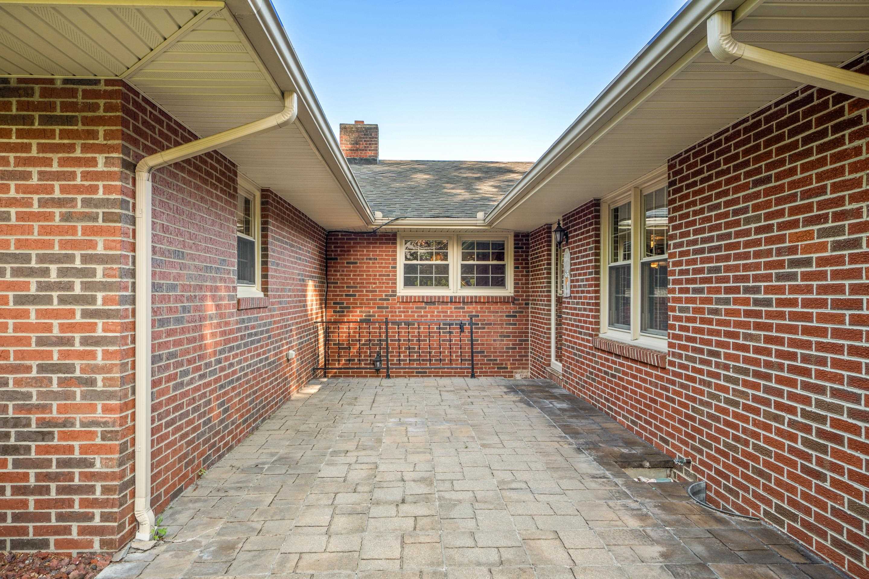 104 Arnold Avenue Radford VA 24141