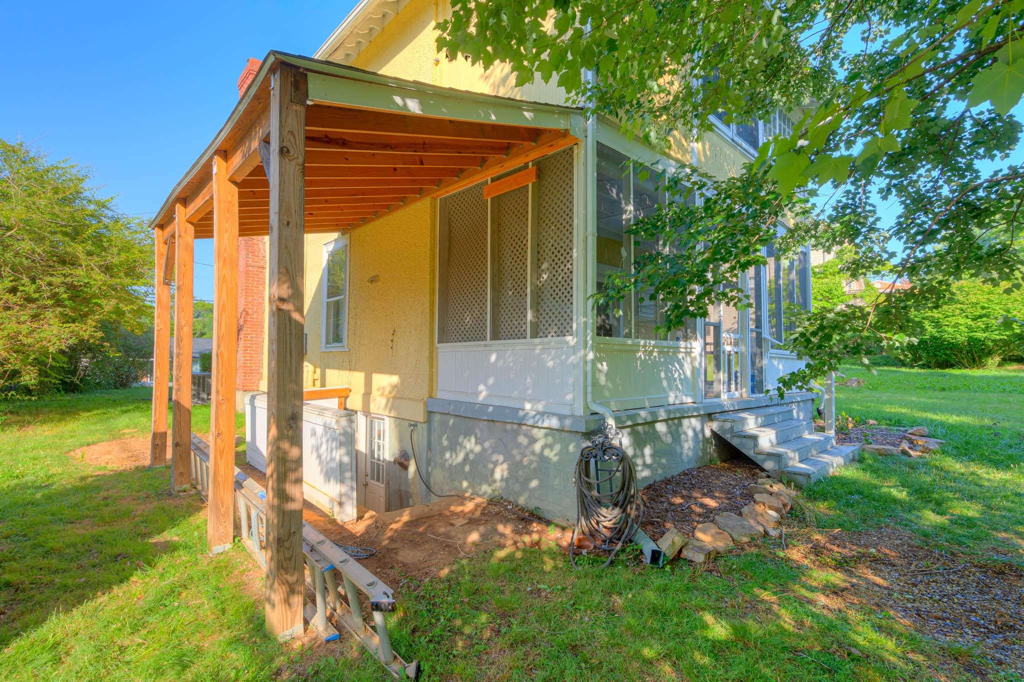 402 Randolph Street Radford VA 24141
