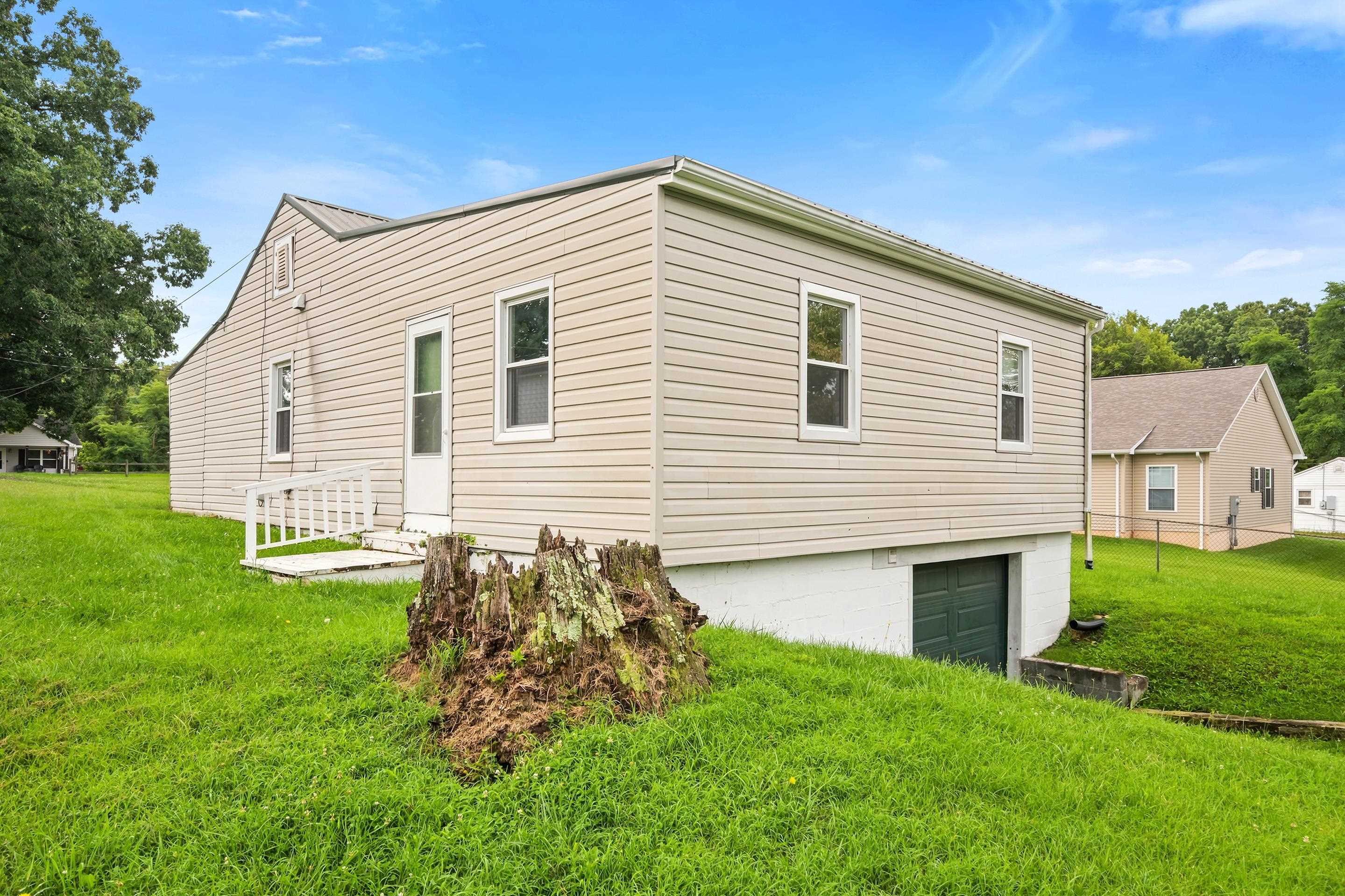 813 Thirteenth Street Radford VA 24141