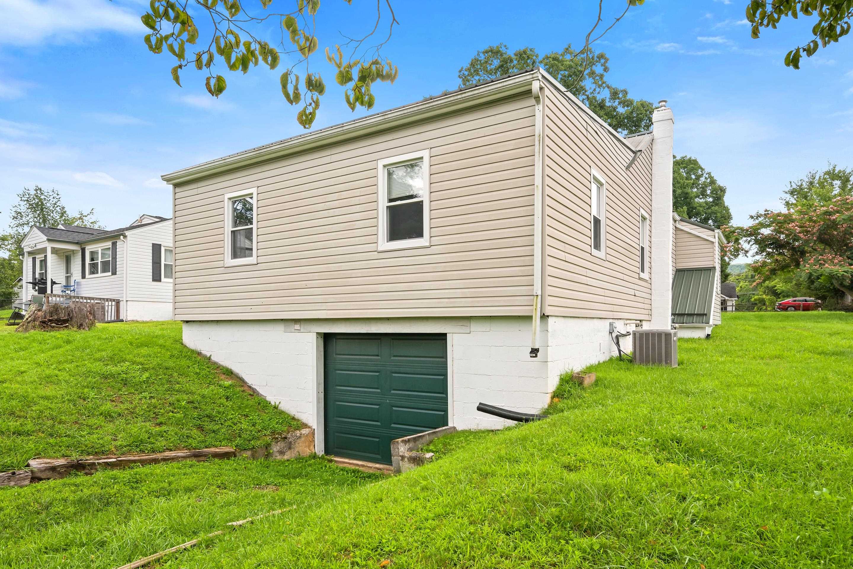 813 Thirteenth Street Radford VA 24141