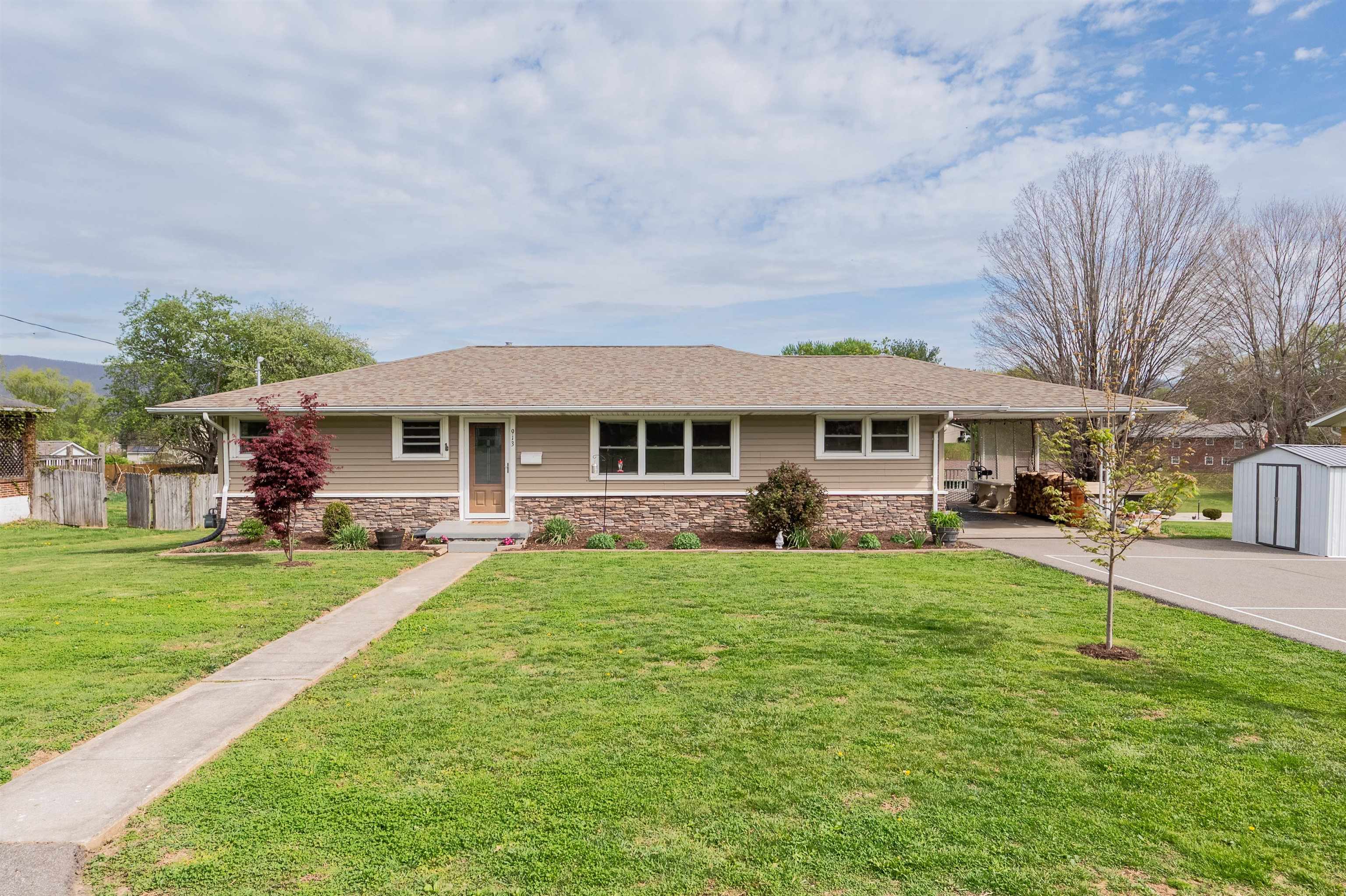 913 Locust Drive Pearisburg VA 24134