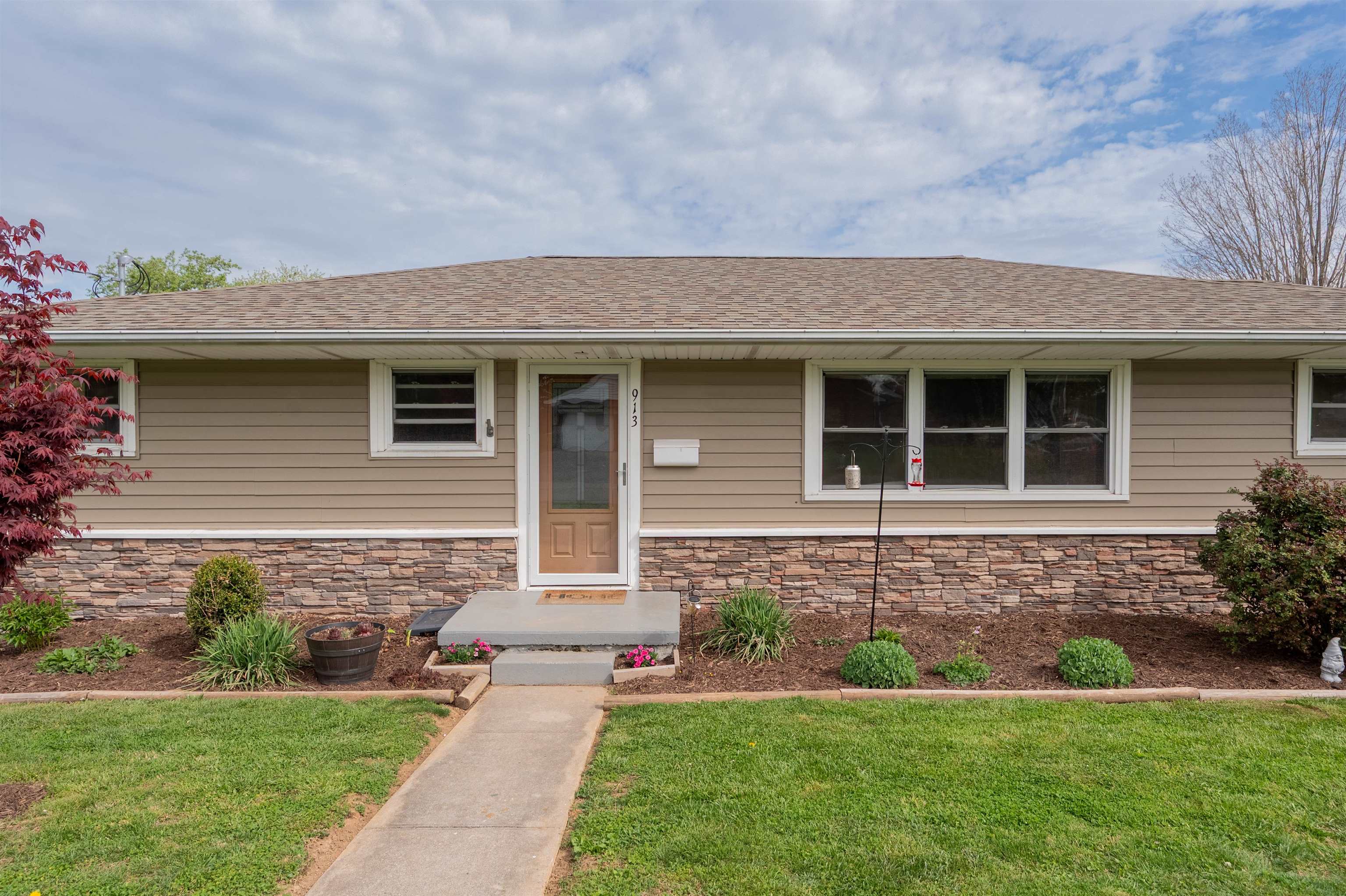 913 Locust Drive Pearisburg VA 24134