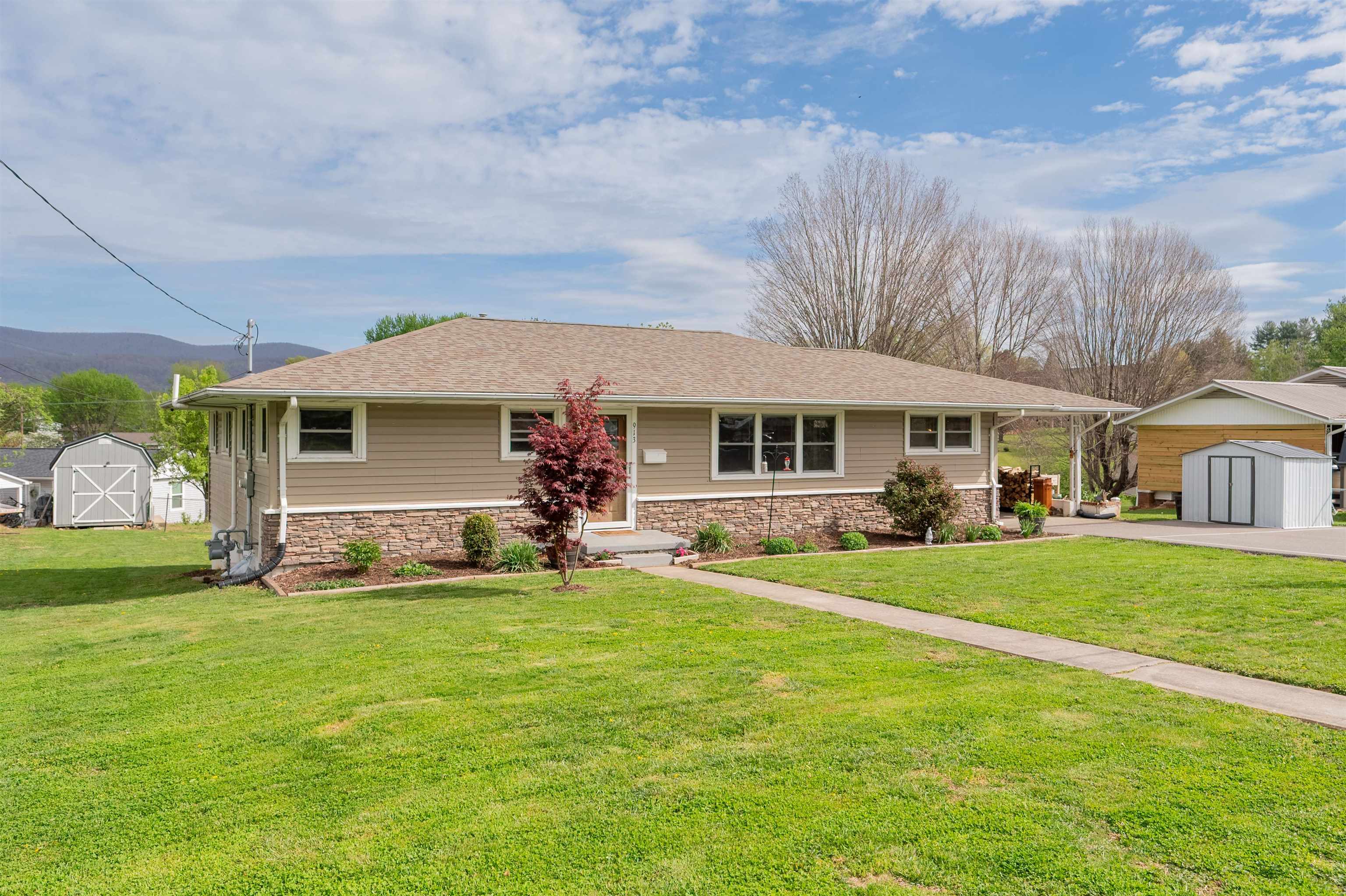 913 Locust Drive Pearisburg VA 24134